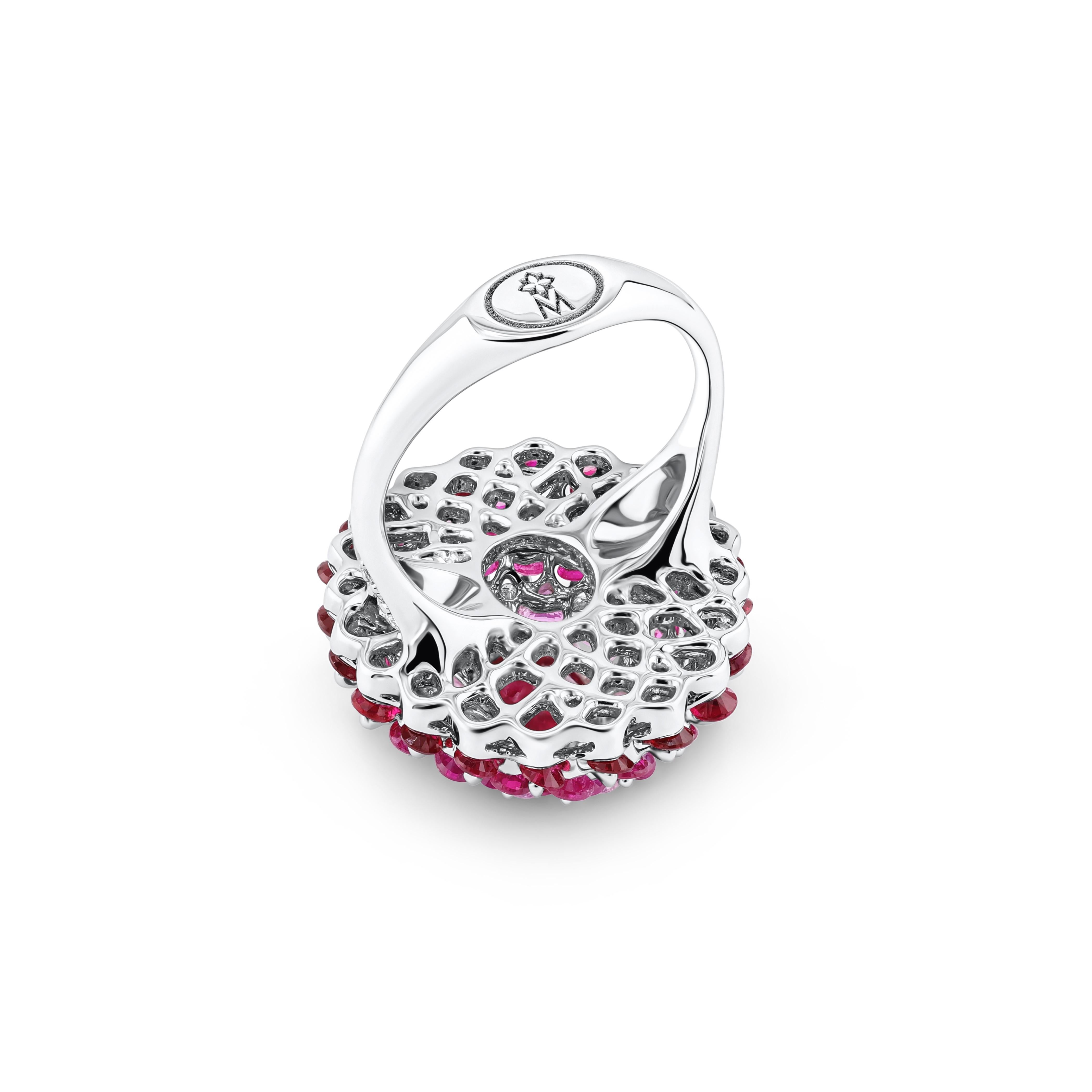 Contemporary MOISEIKIN 18 Karat White Gold 1.14ct Mozambique Ruby Cocktail Ring For Sale