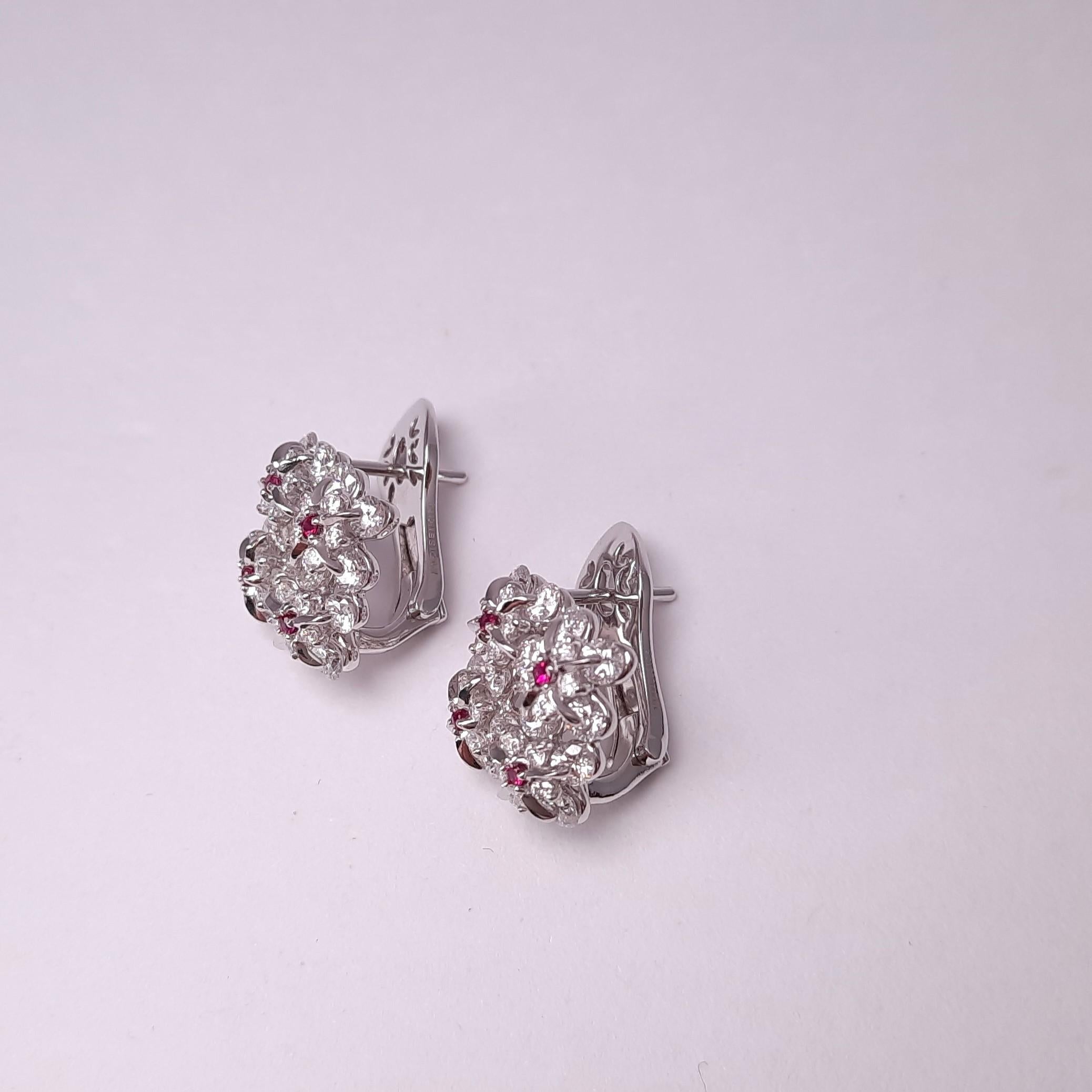 Contemporary Moiseikin 18 Karat White Gold 2 carat Diamond Flower Earrings For Sale