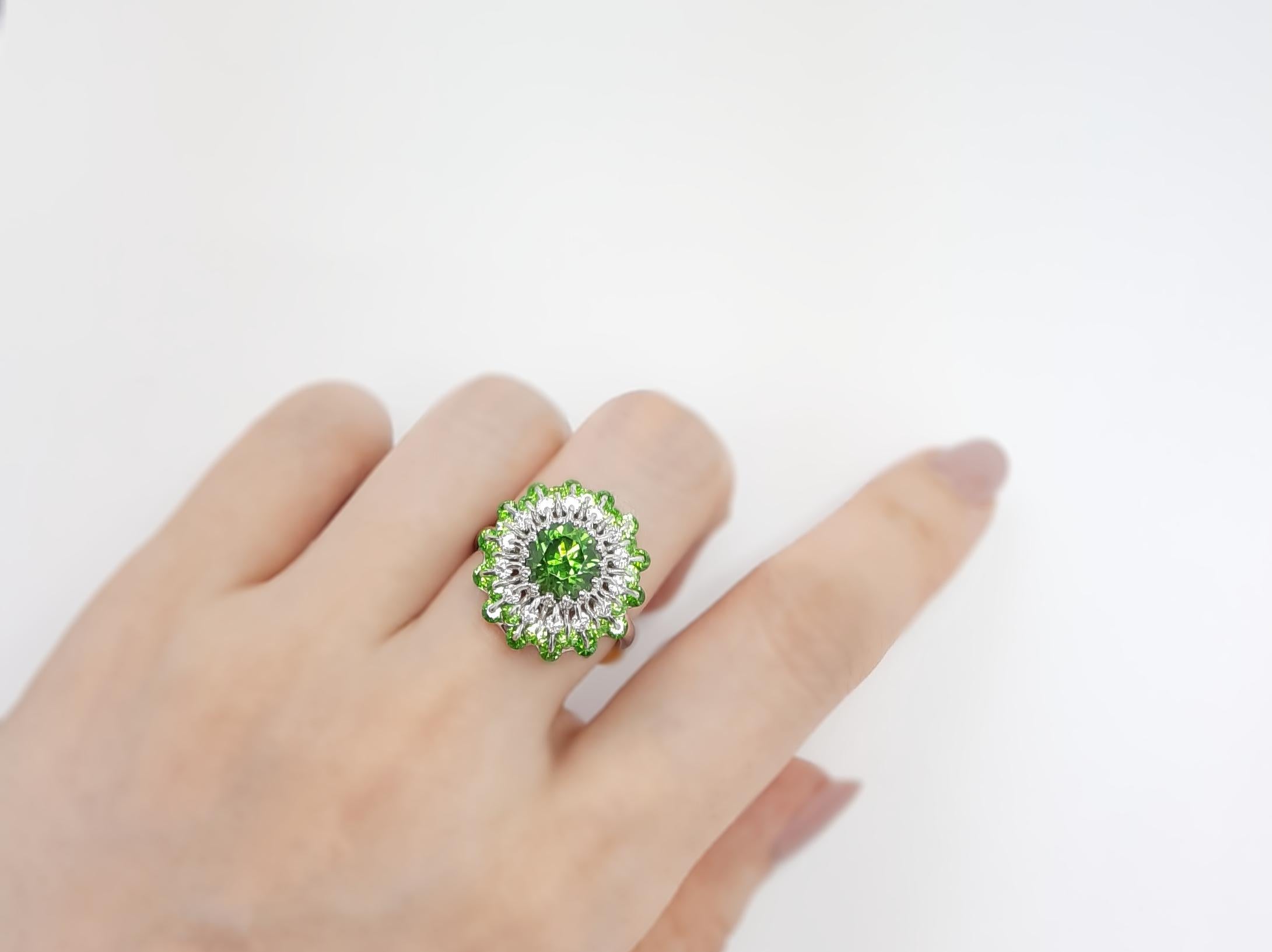 Contemporary Moiseikin 18 Karat White Gold 2.18 Carat Demantoid Garnet Diamond Ring For Sale