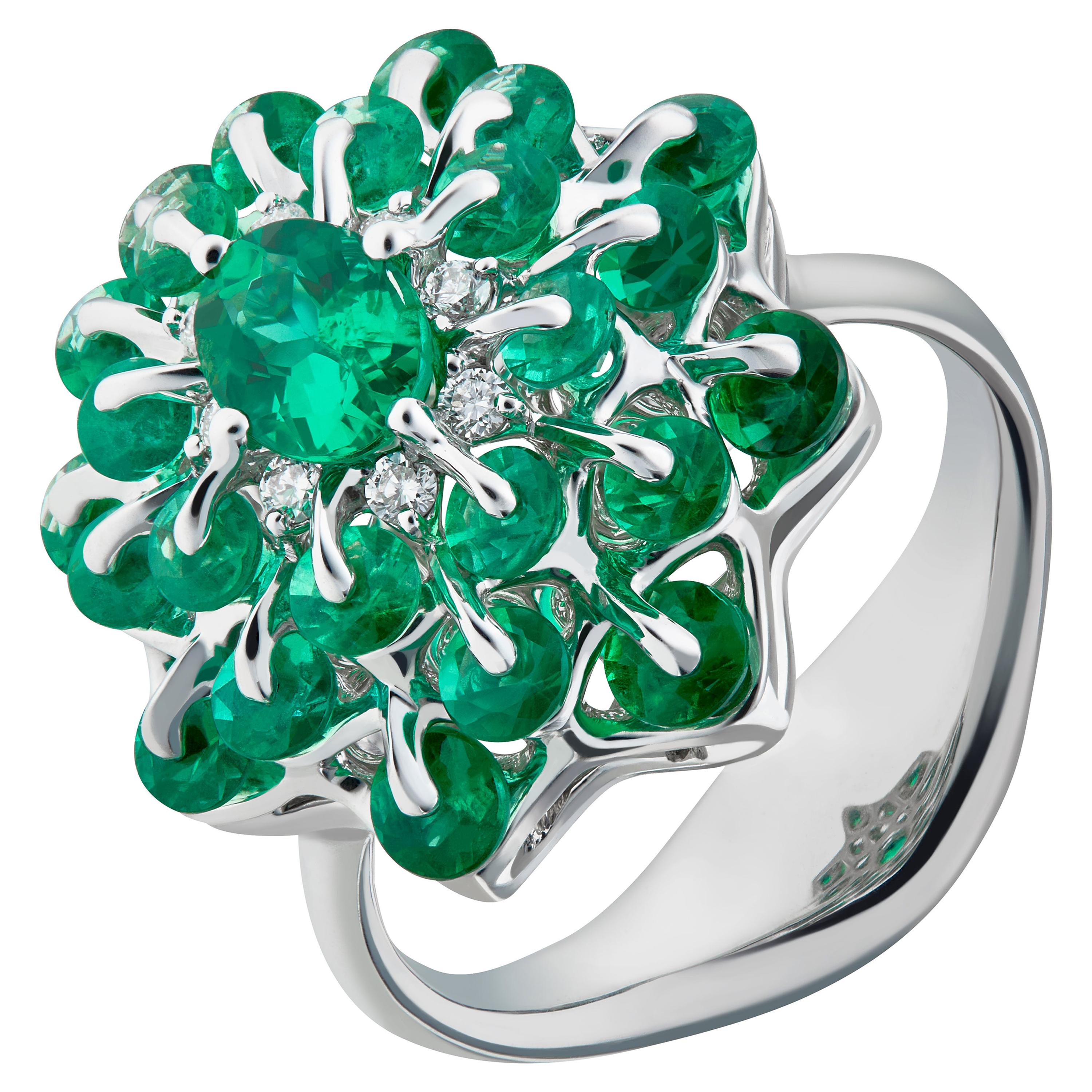 Moiseikin 18 Karat White Gold 2.50 Carat Emerald Ring