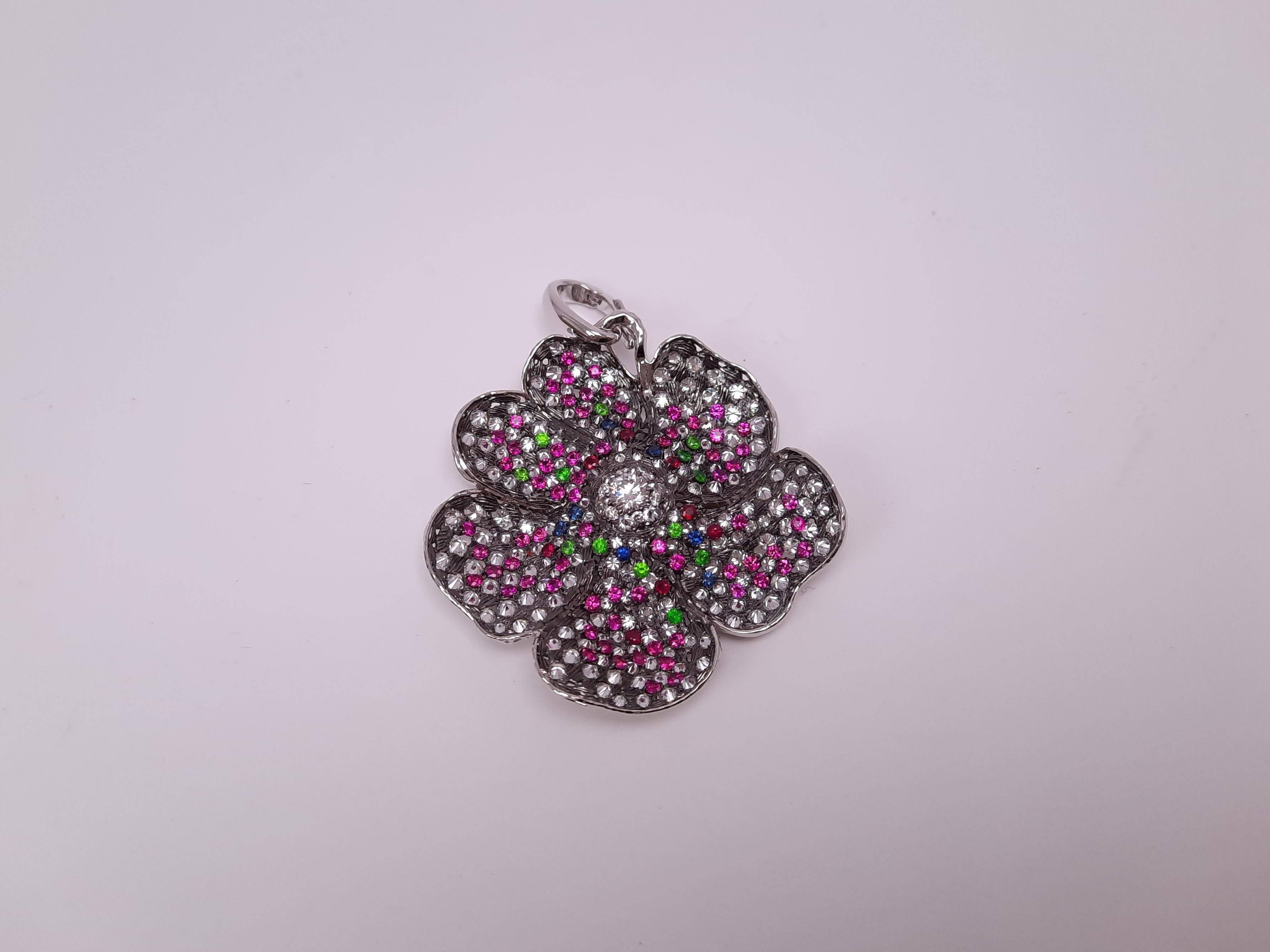 Moiseikin 18 Karat White Gold 4cts Diamond Poppy Pendant Brooch In New Condition For Sale In Hong Kong, HK