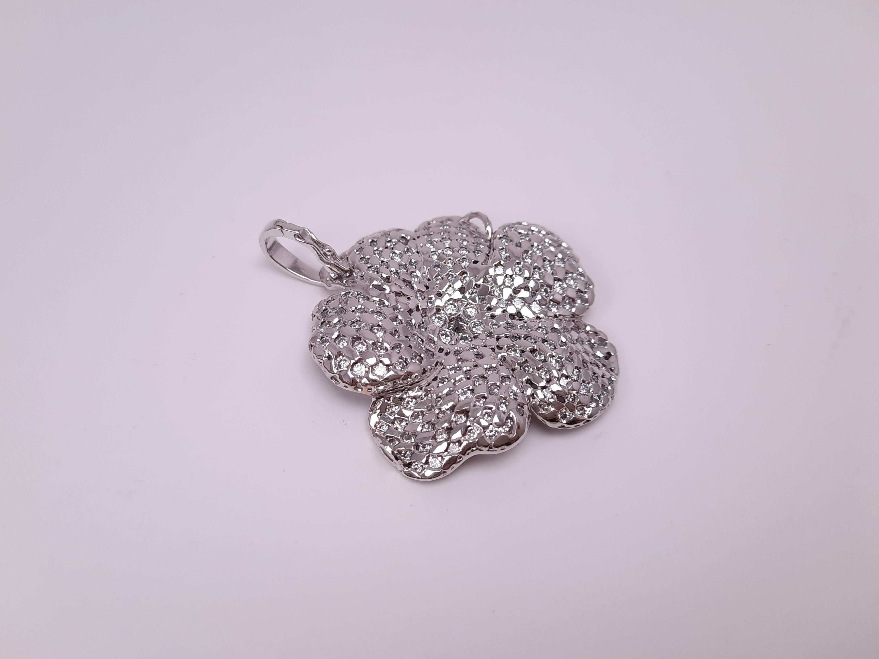 Women's Moiseikin 18 Karat White Gold 4cts Diamond Poppy Pendant Brooch For Sale