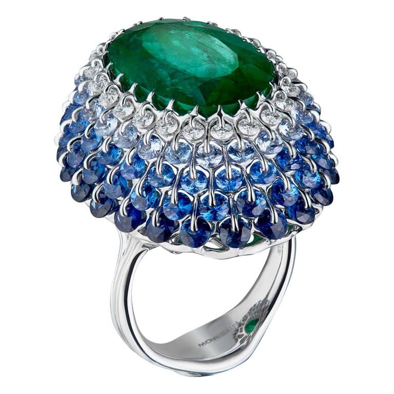 Moiseikin Bague cocktail en or blanc 18 carats avec émeraude de 9 carats en vente