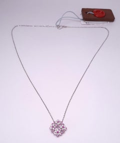 Moiseikin, collana di fiori in oro bianco 18 carati con diamanti e zaffiri rosa