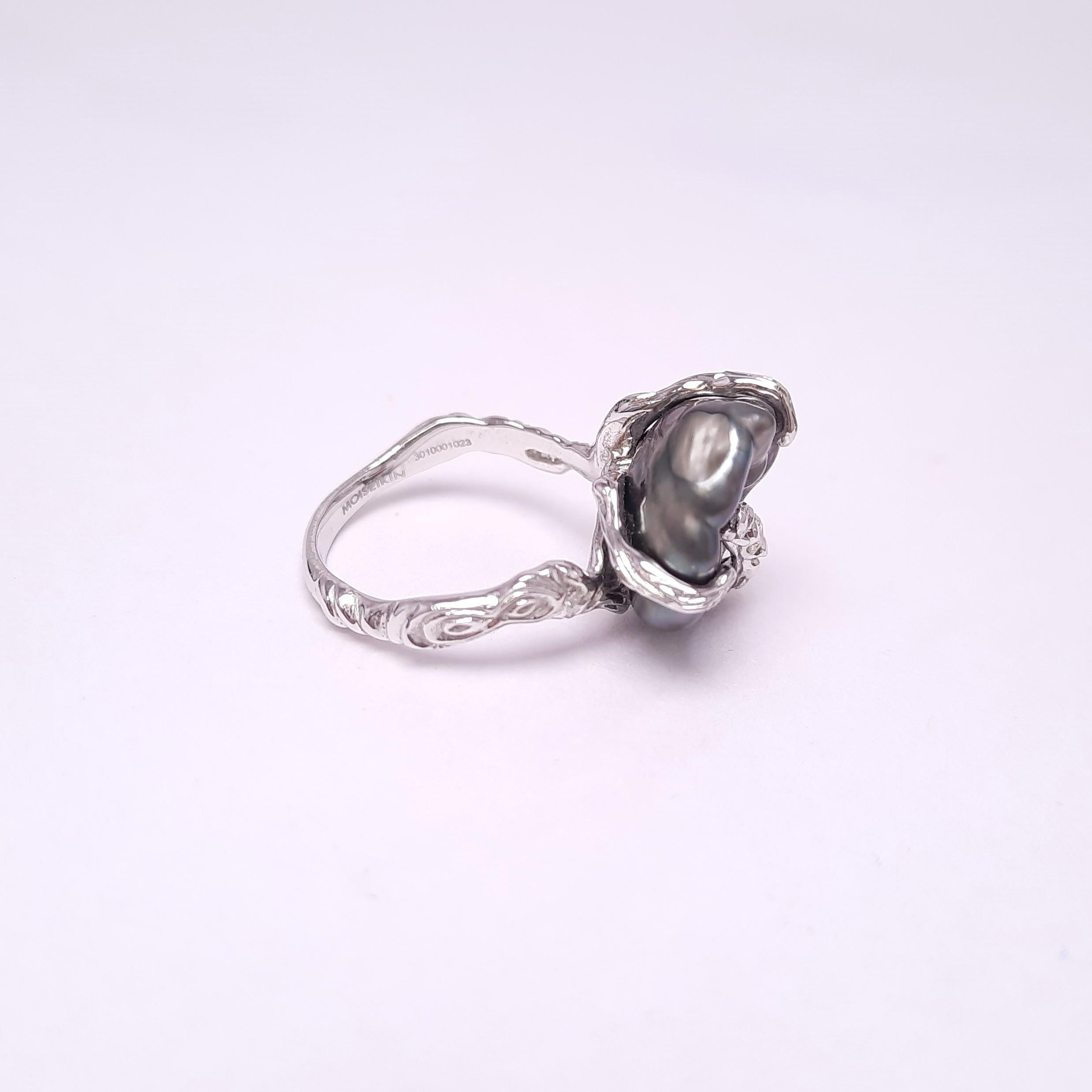 Contemporaneo Anello Moiseikin in oro bianco 18 carati con perla Keshi e diamante fatti a mano in vendita
