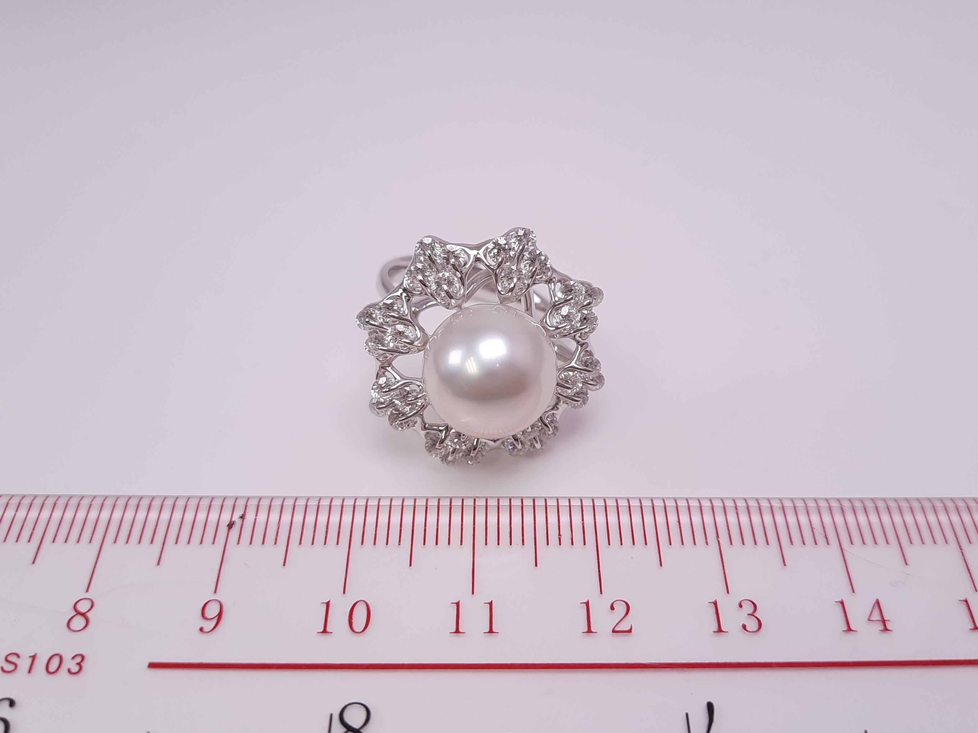 Moiseikin 18 Karat White Gold Round South Sea Pearl and Diamond Ring In New Condition For Sale In Hong Kong, HK