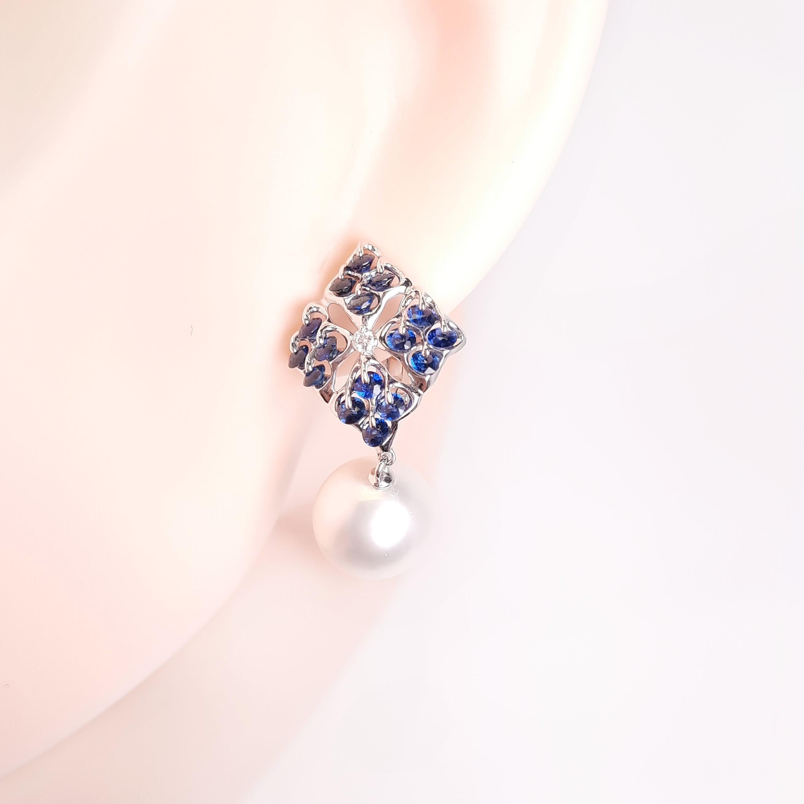 Moiseikin 18 Karat White Gold Round South Sea Pearl and Sapphire Earrings In New Condition For Sale In Hong Kong, HK