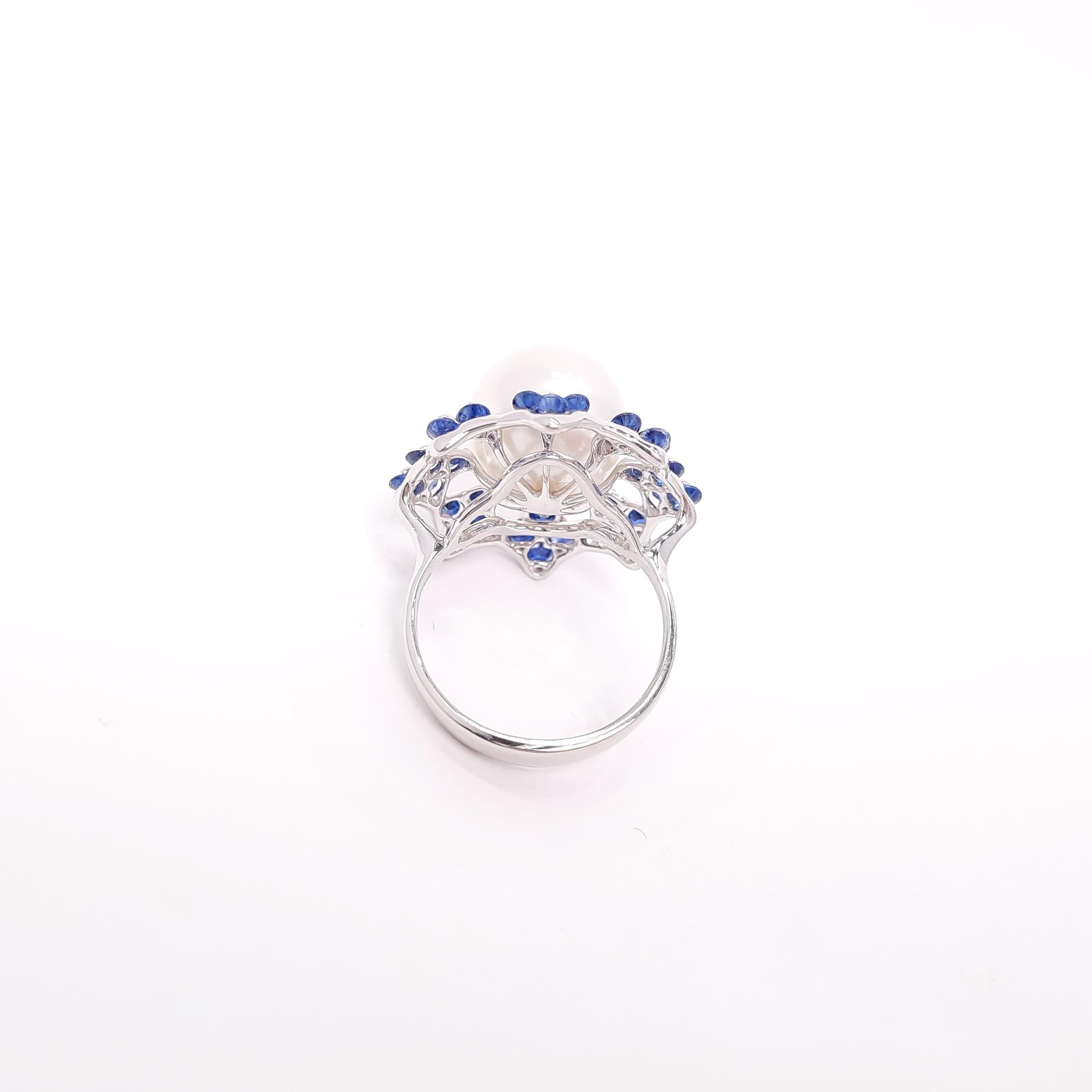 Contemporary Moiseikin 18 Karat White Gold Round South Sea Pearl and Sapphire Ring For Sale