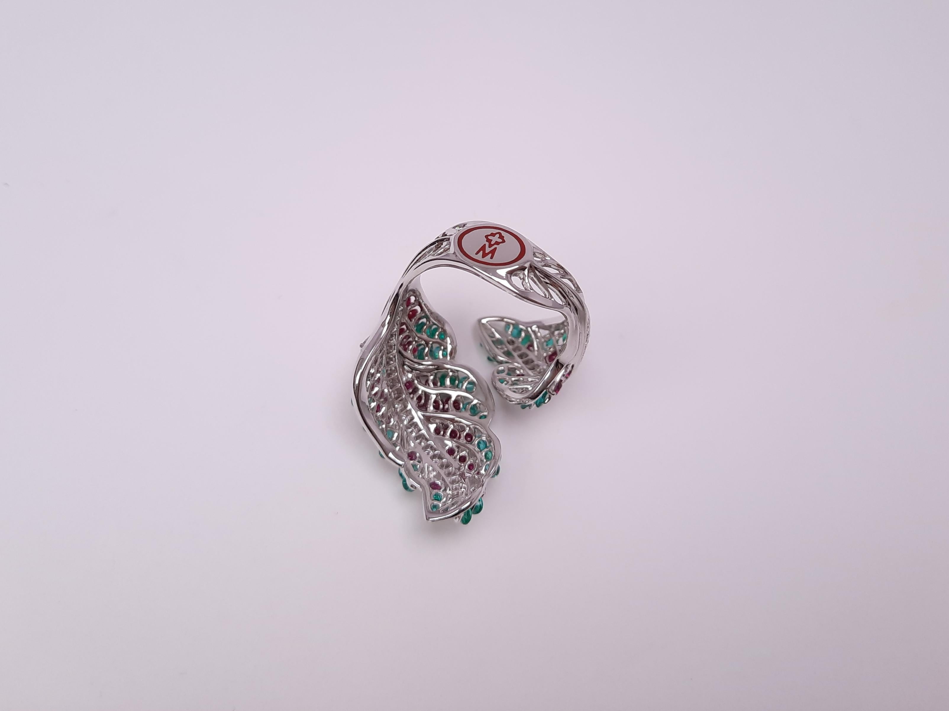 Moiseikin 18 Karat White Gold Ruby and Emerald Ring in Angel Wing In New Condition For Sale In Hong Kong, HK