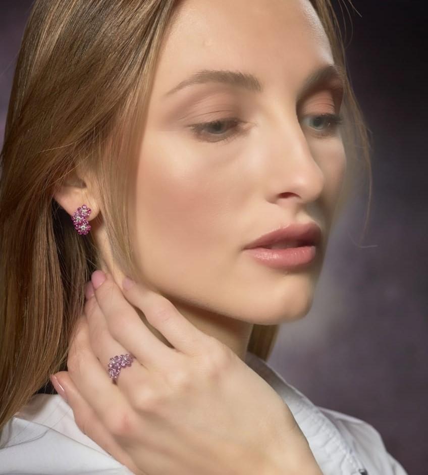 Moiseikin 18 Karat White Gold Ruby Diamond Earrings In New Condition For Sale In Hong Kong, HK