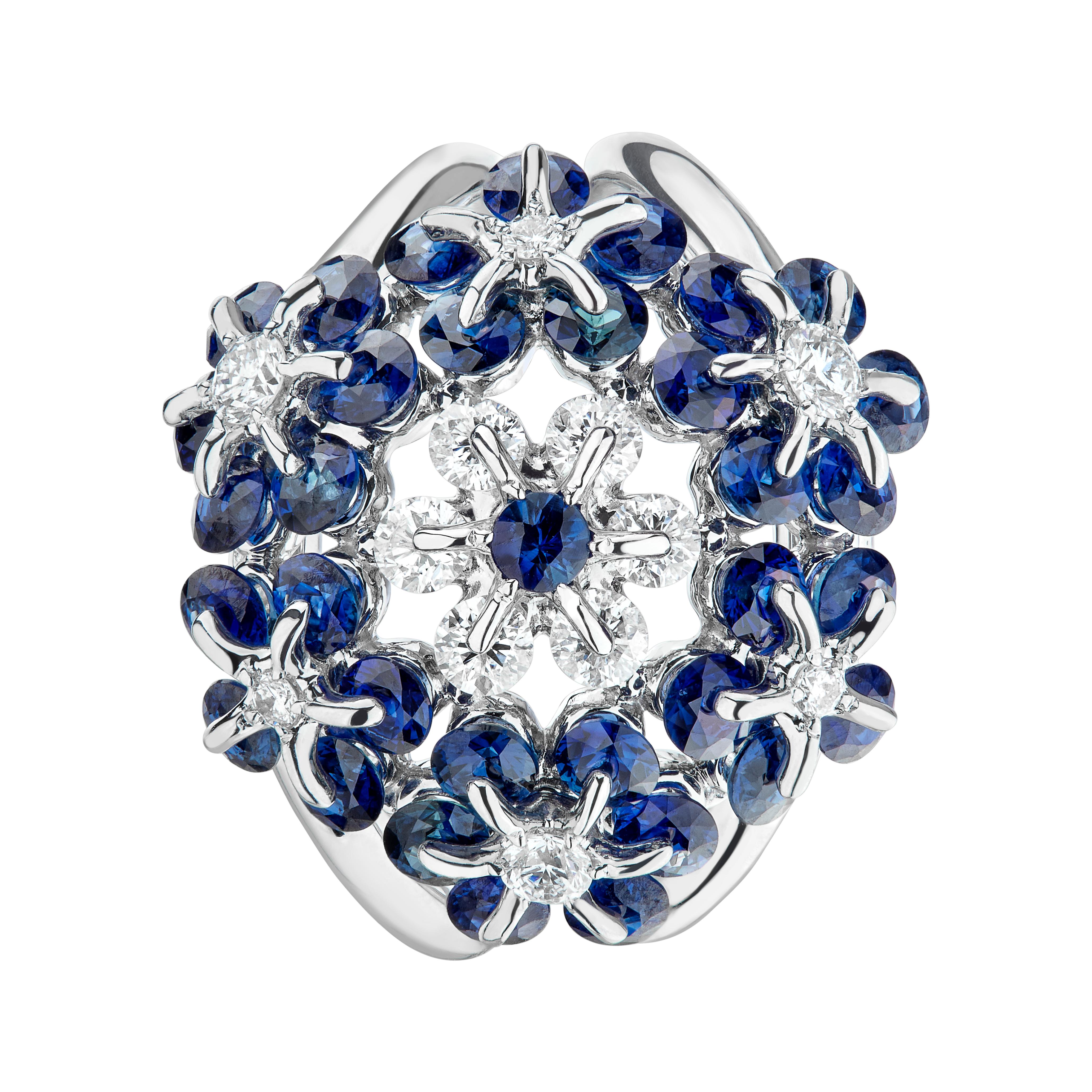 Contemporary MOISEIKIN 18 Karat White Gold Sapphire Diamond Fashion Ring For Sale