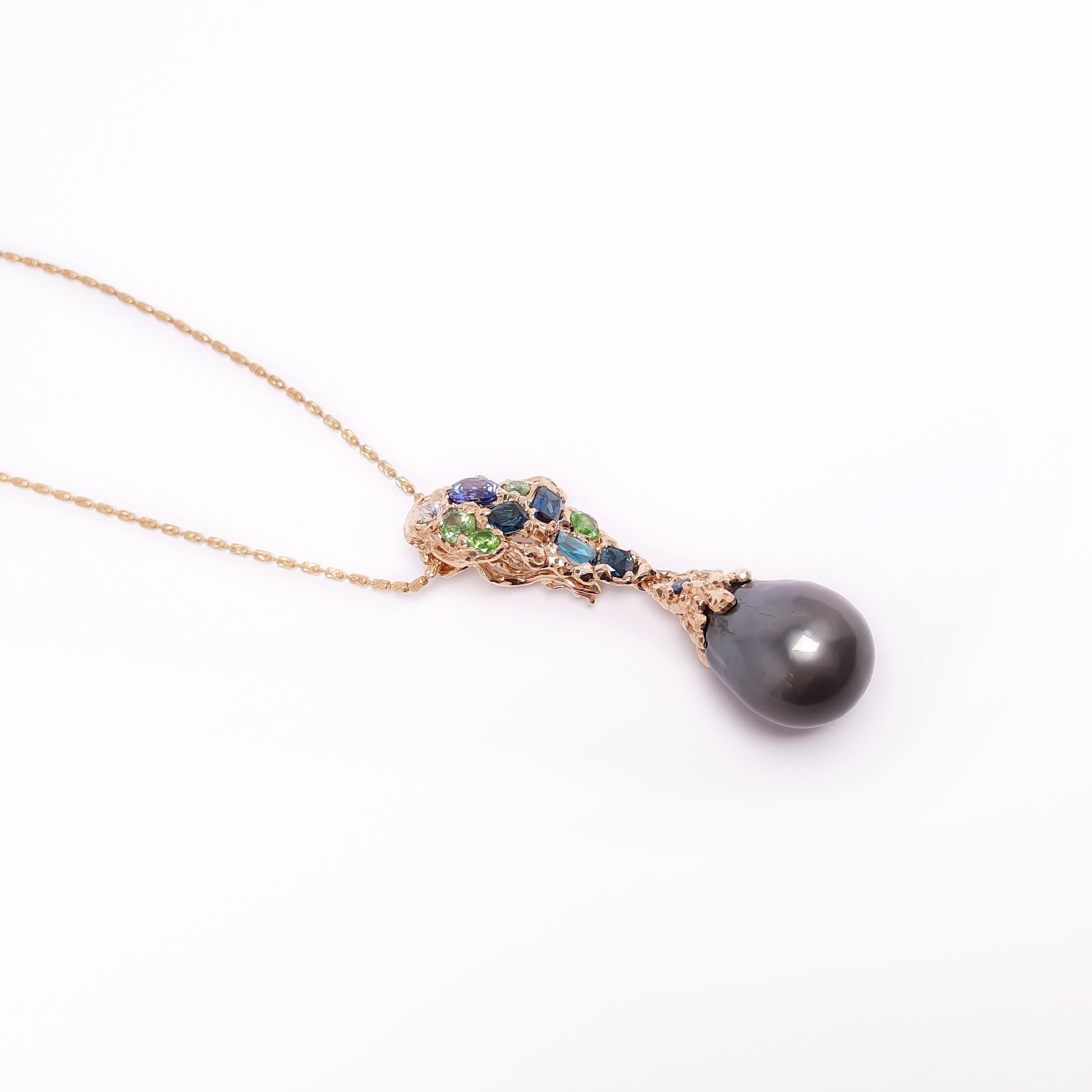 Moiseikin Pendentif en or 18 carats avec diamants, perle baroque et pierre de couleur fantaisie Pour femmes en vente