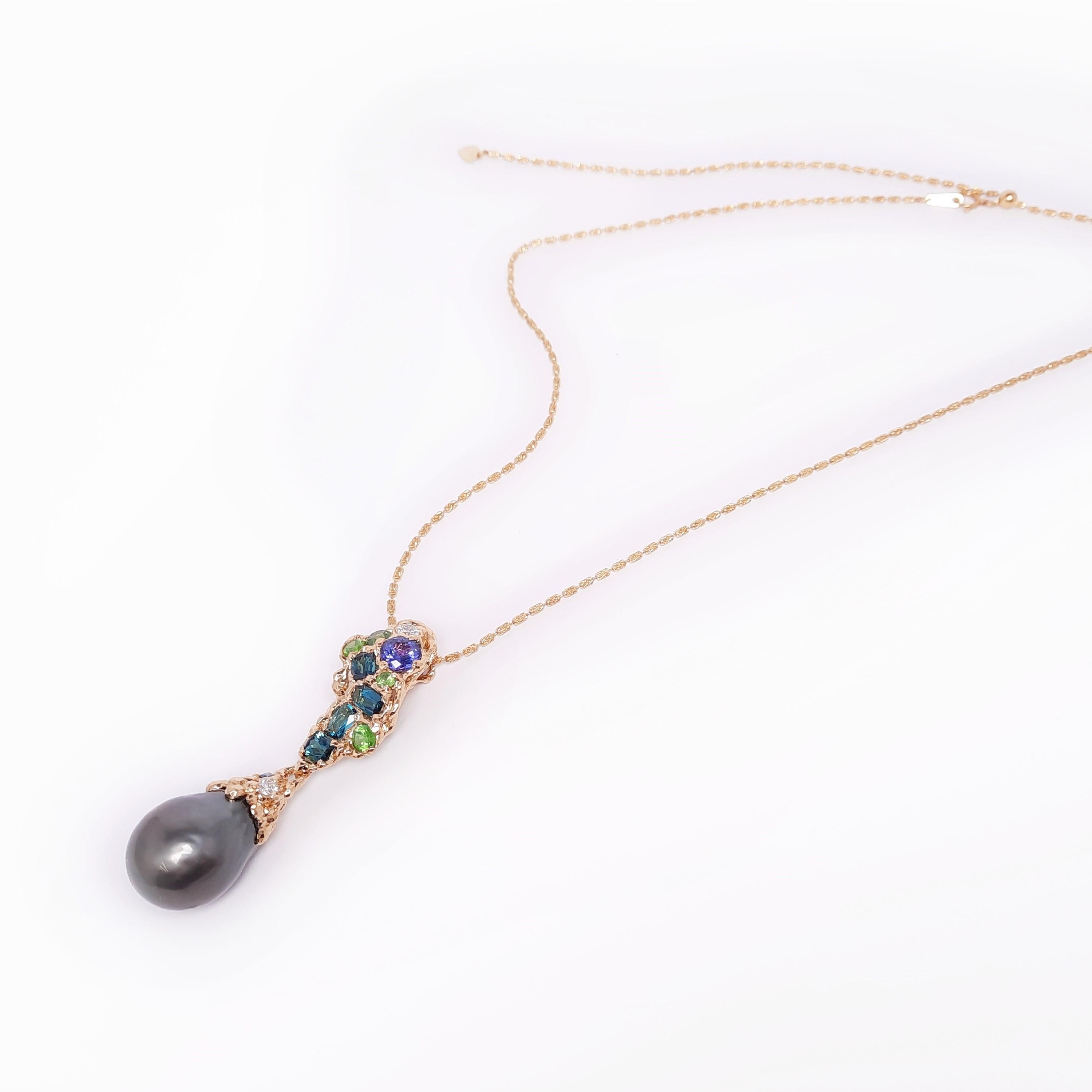 Moiseikin Pendentif en or 18 carats avec diamants, perle baroque et pierre de couleur fantaisie en vente 1