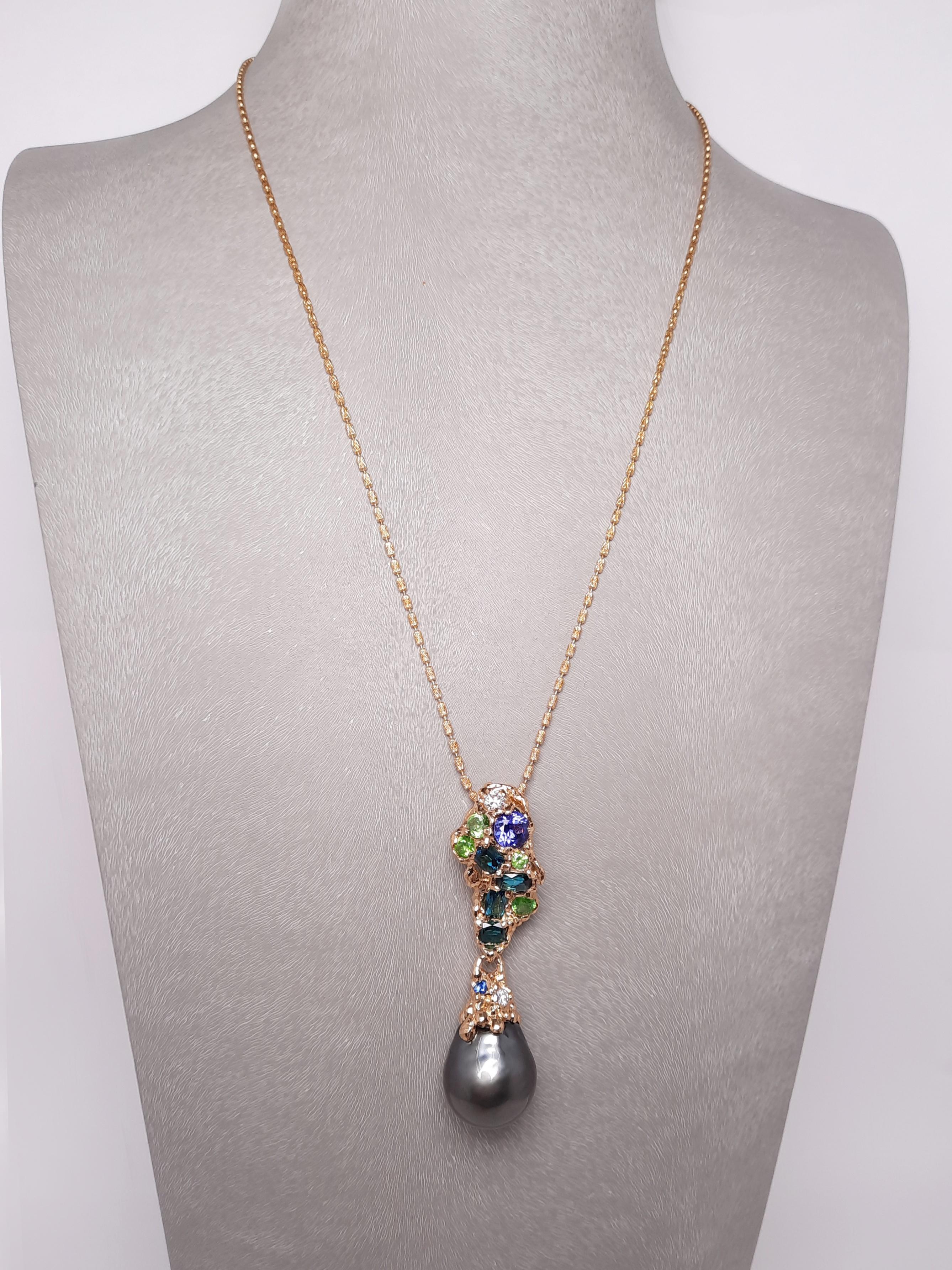 Moiseikin Pendentif en or 18 carats avec diamants, perle baroque et pierre de couleur fantaisie en vente 2