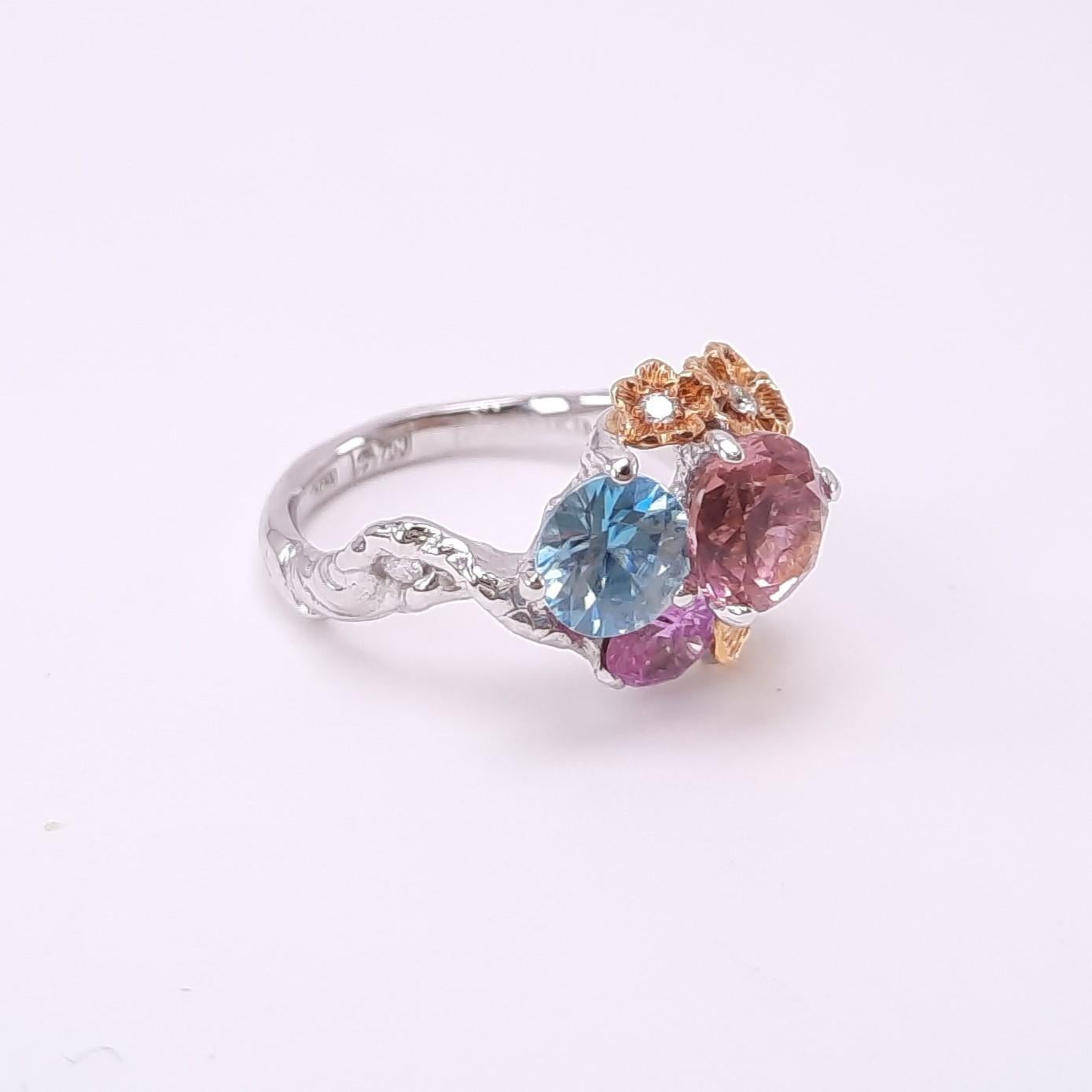 Contemporary MOISEIKIN 18K Gold Handmade Sapphire Zircon floral fashion ring For Sale