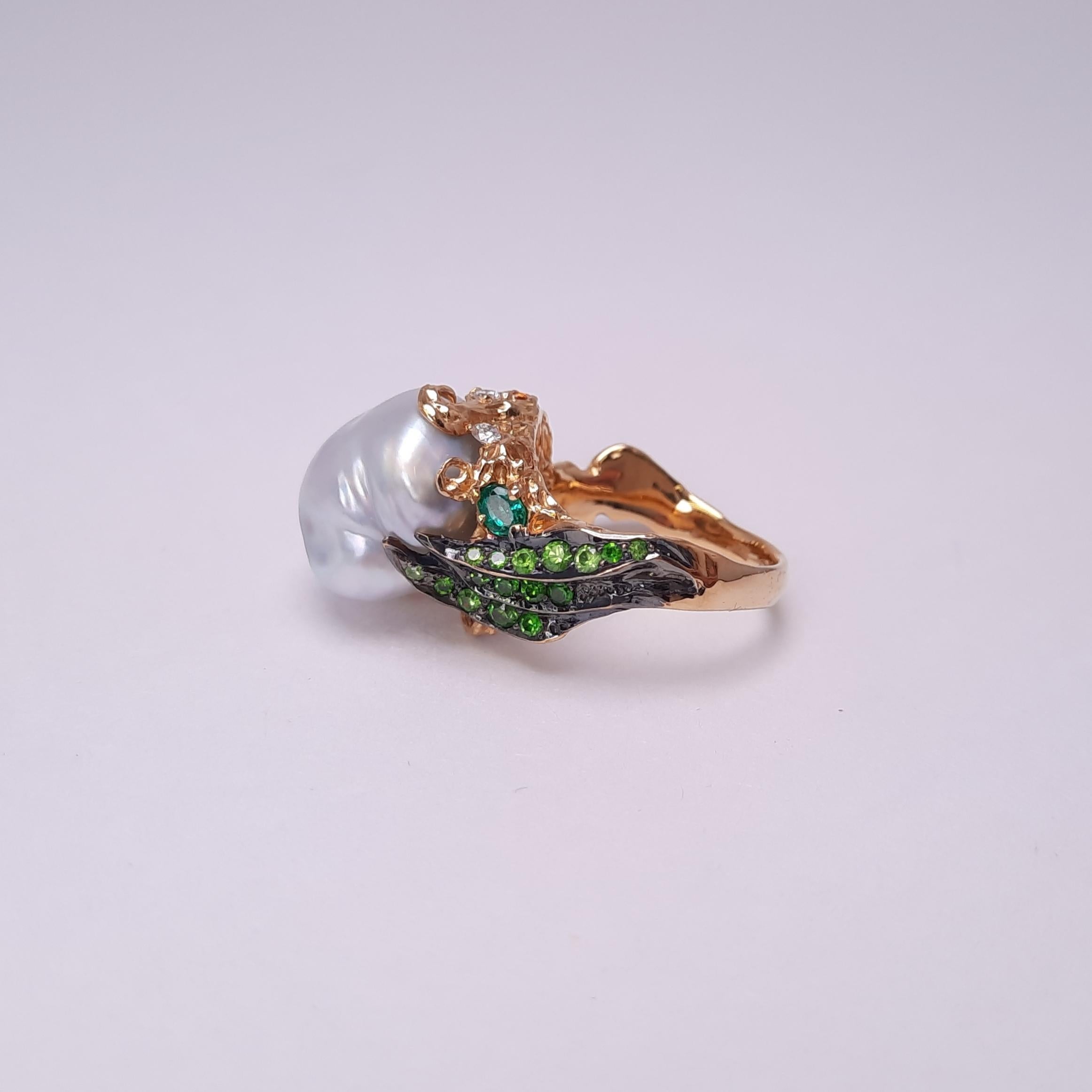 Moiseikin 18k Gold Keshi Perle Diamant Smaragd Demantoid Handgefertigter Ring (Zeitgenössisch) im Angebot