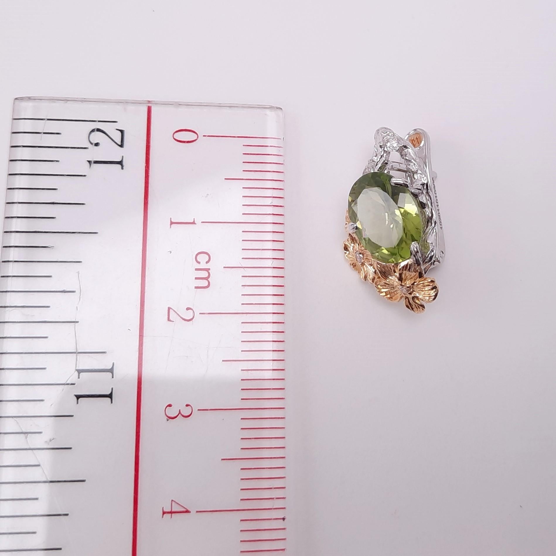 MOISEIKIN 18K Gold Peridot Diamond Floral Earrings In Excellent Condition For Sale In Hong Kong, HK