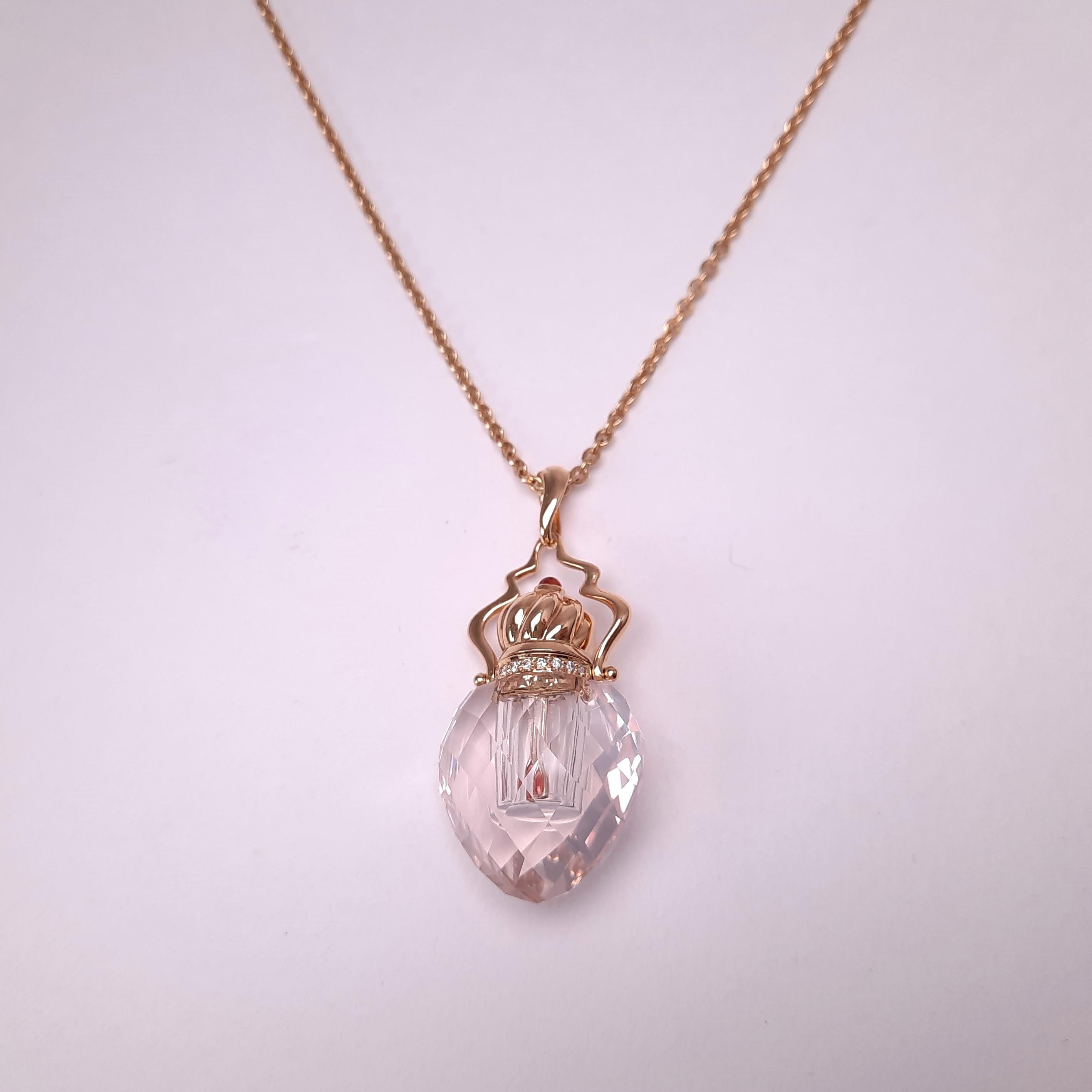 MOISEIKIN® invites you to a unique opportunity to keep your favourite scents at the very heart. Inspired by an ancient tradition, this precious pendant necklace has an elegant perfume bottle. The tender and feminine rose quartz is specially carved