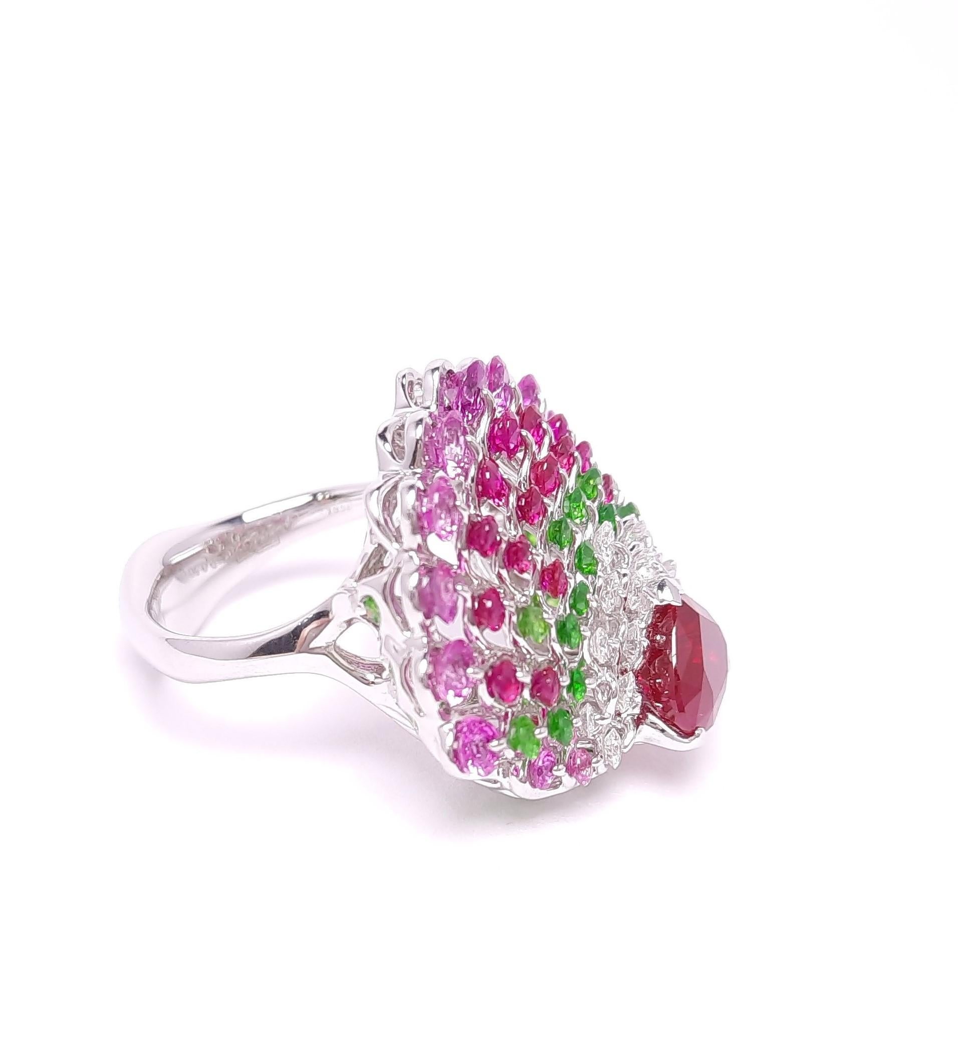 Moiseikin 18K White Gold 2ct Heart Shape Ruby Demantoid Peacock Cocktail Ring In New Condition In Hong Kong, HK