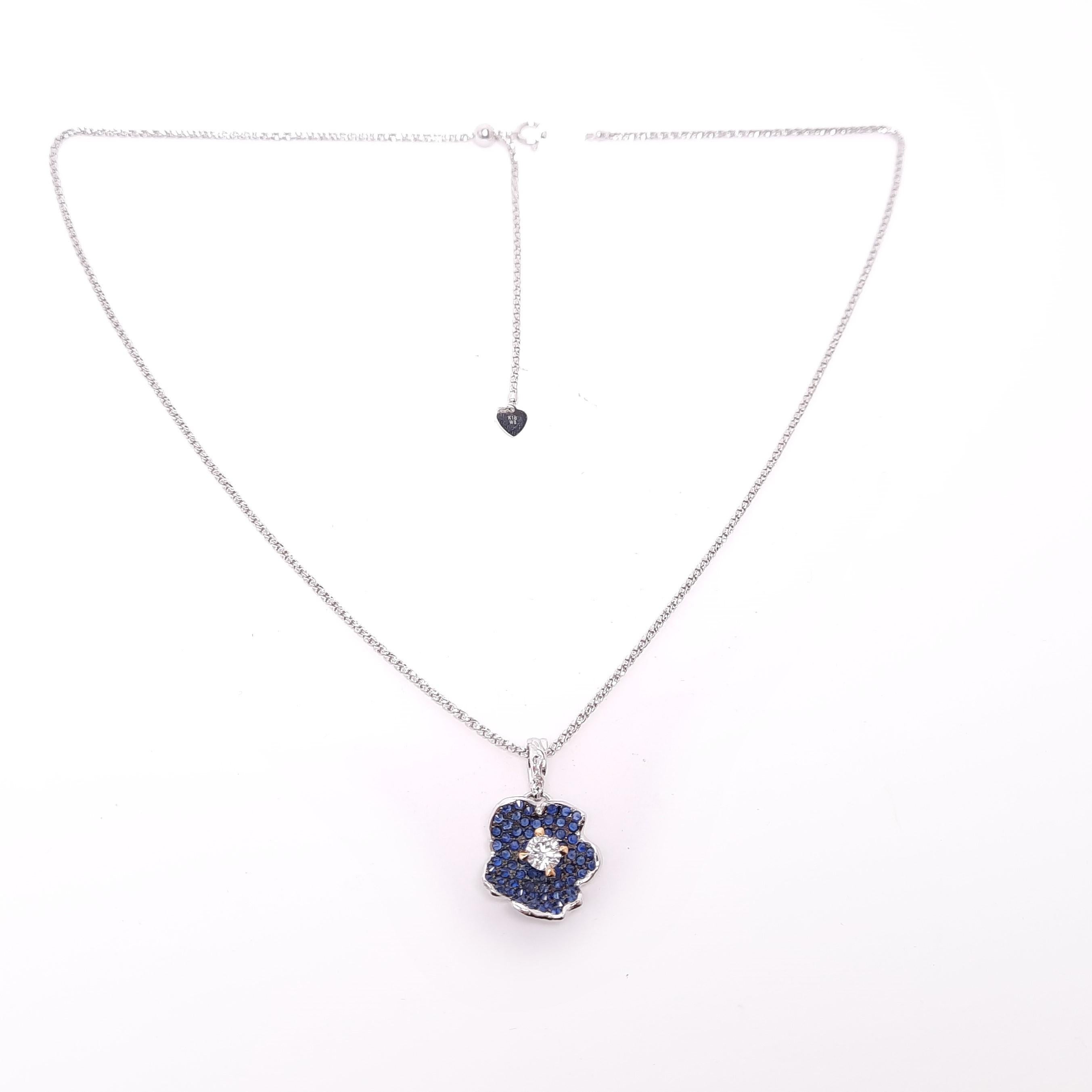 Moiseikin 18K White Gold Diamond Sapphire Flower Pendant In New Condition For Sale In Hong Kong, HK
