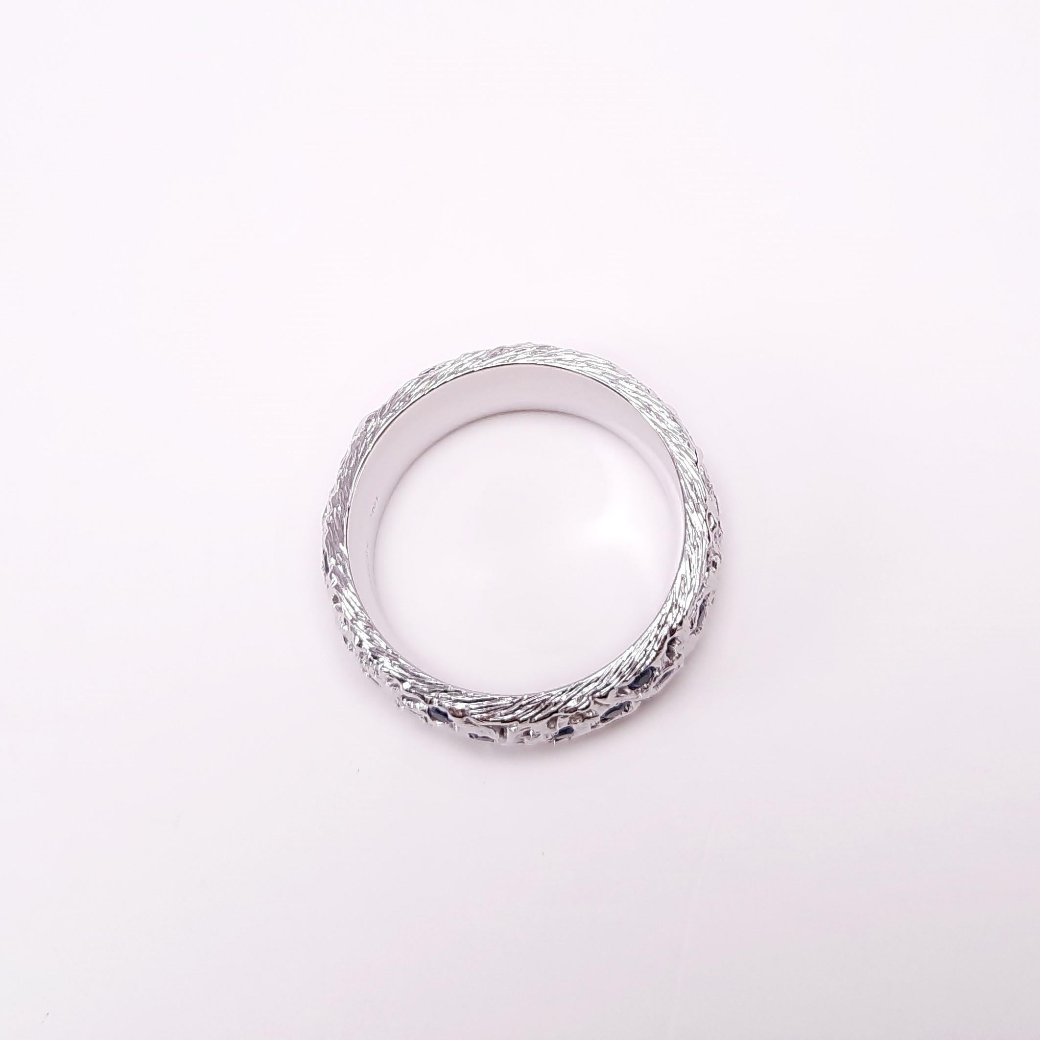 The golden swirling clouds holding diamonds and blue sapphire stars on the gold filigree inspire you and your loved one so that it can be even the marriage ring. Consisted of 2 layers of polished surface underneath and the engraved surface on the