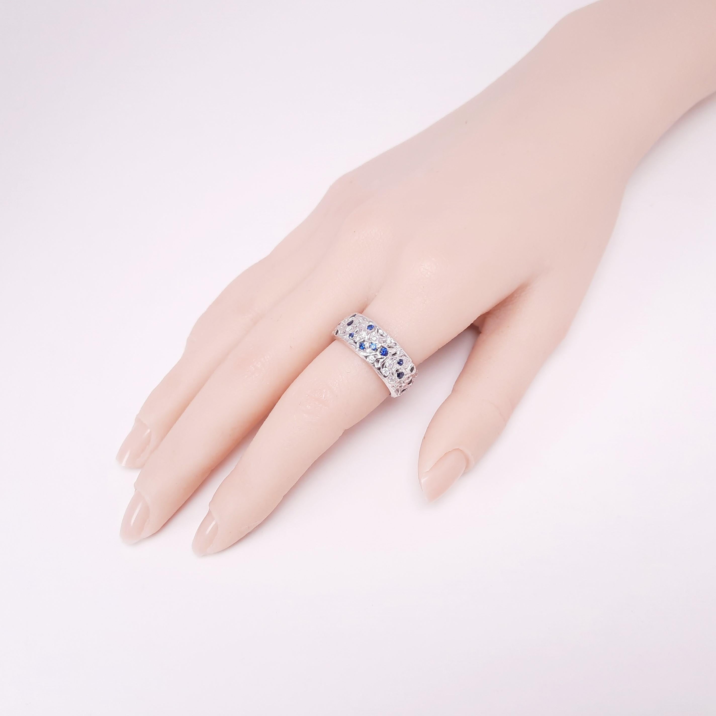 Contemporary MOISEIKIN 18K White Gold Diamond Sapphire Starry Night Infinity Ring For Sale