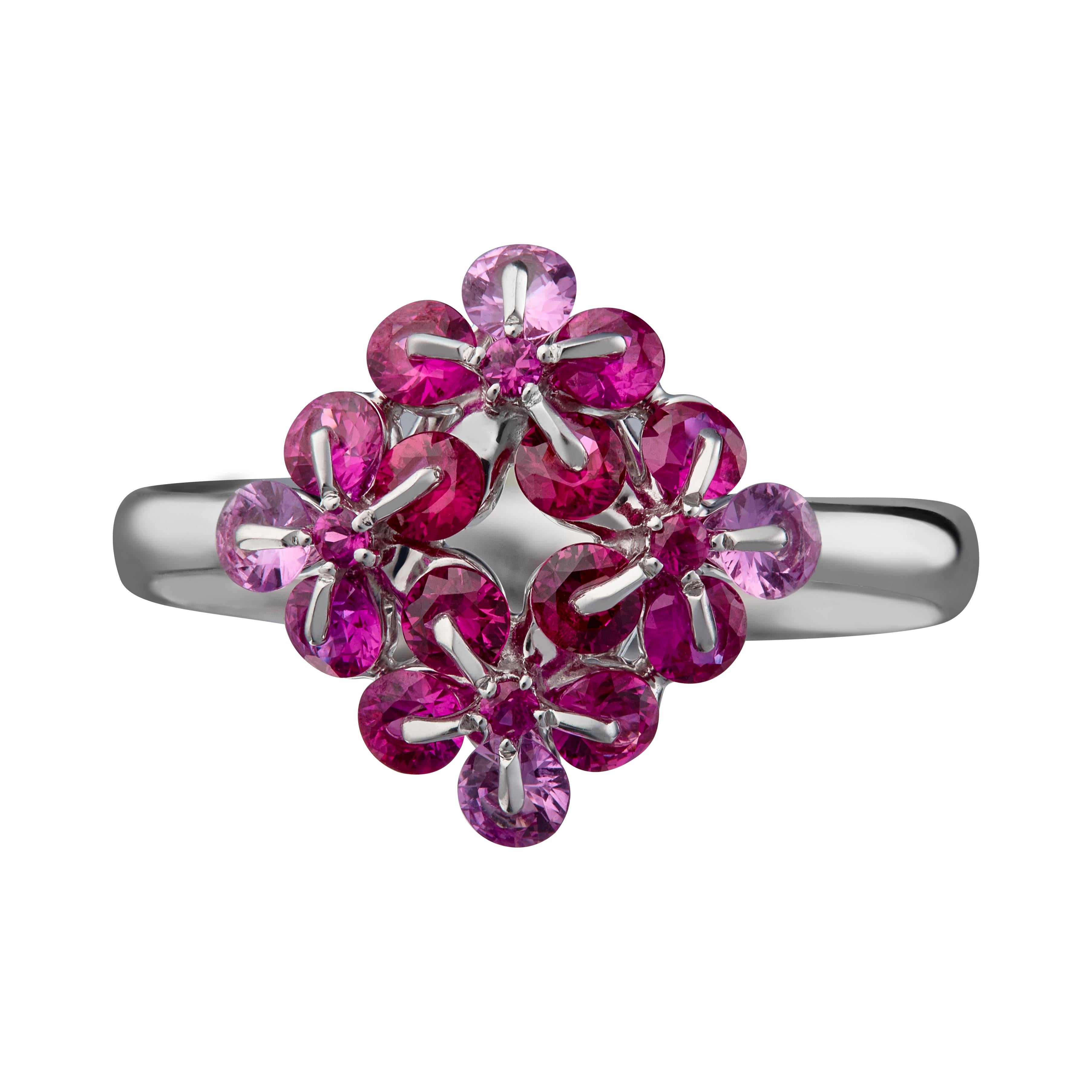 Contemporary MOISEIKIN 18k White Gold Ruby and Sapphire Ring For Sale