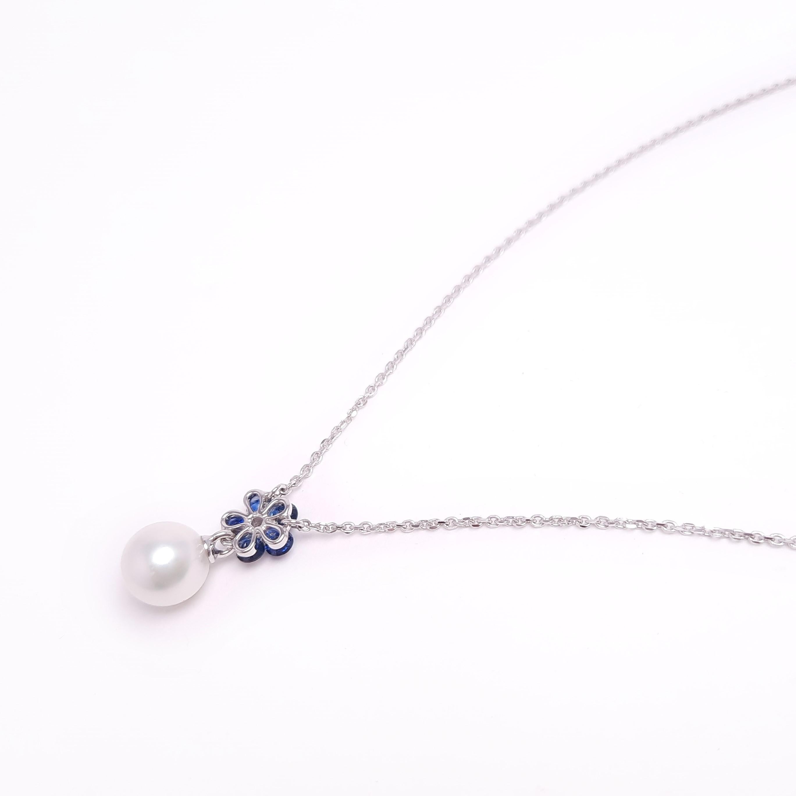 Round Cut MOISEIKIN 18K White Gold Sapphire Akoya Pearl Flower Necklace, Promotion For Sale