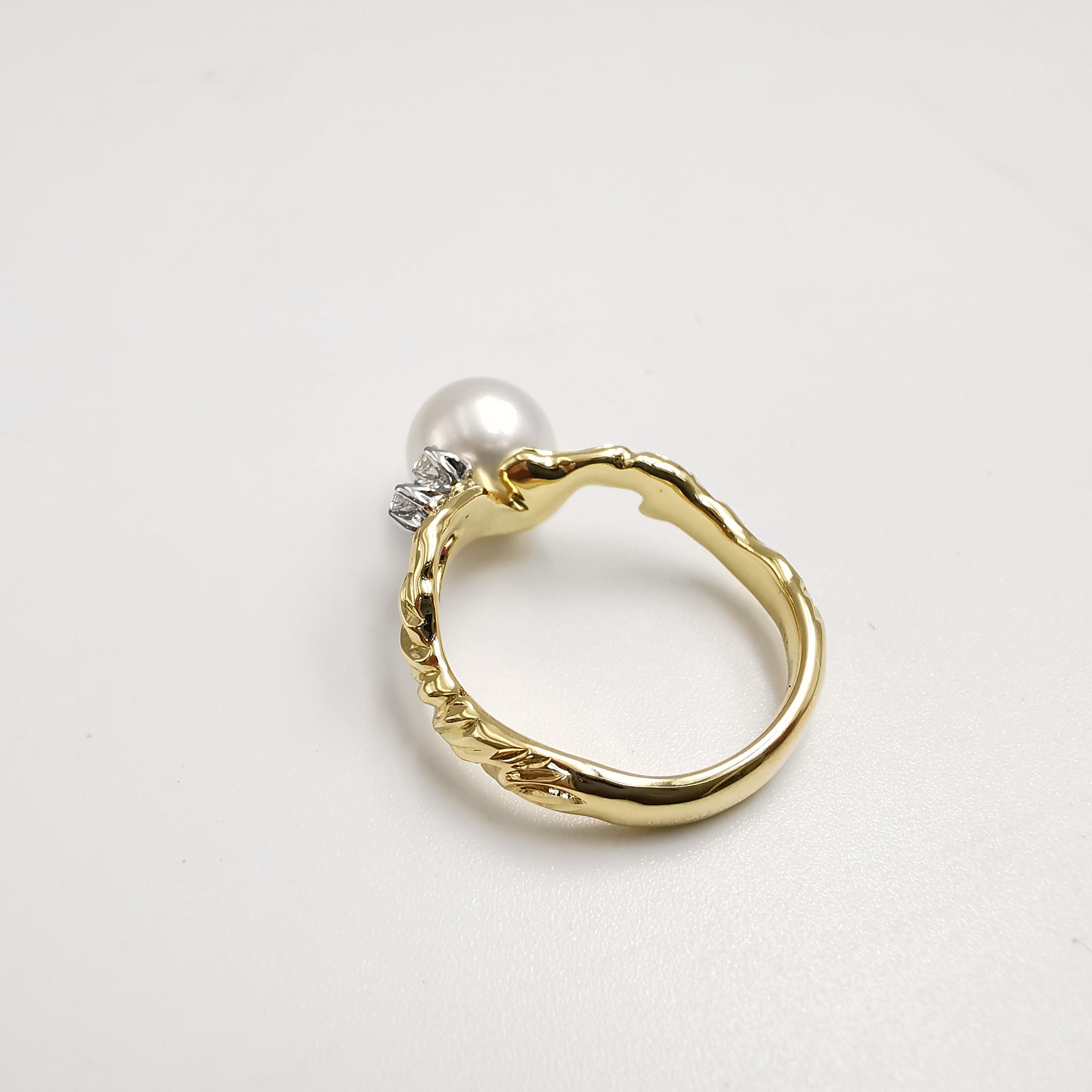 Contemporary MOISEIKIN 18 Karat Gold Akoya Pearl Diamond Flower Ring For Sale