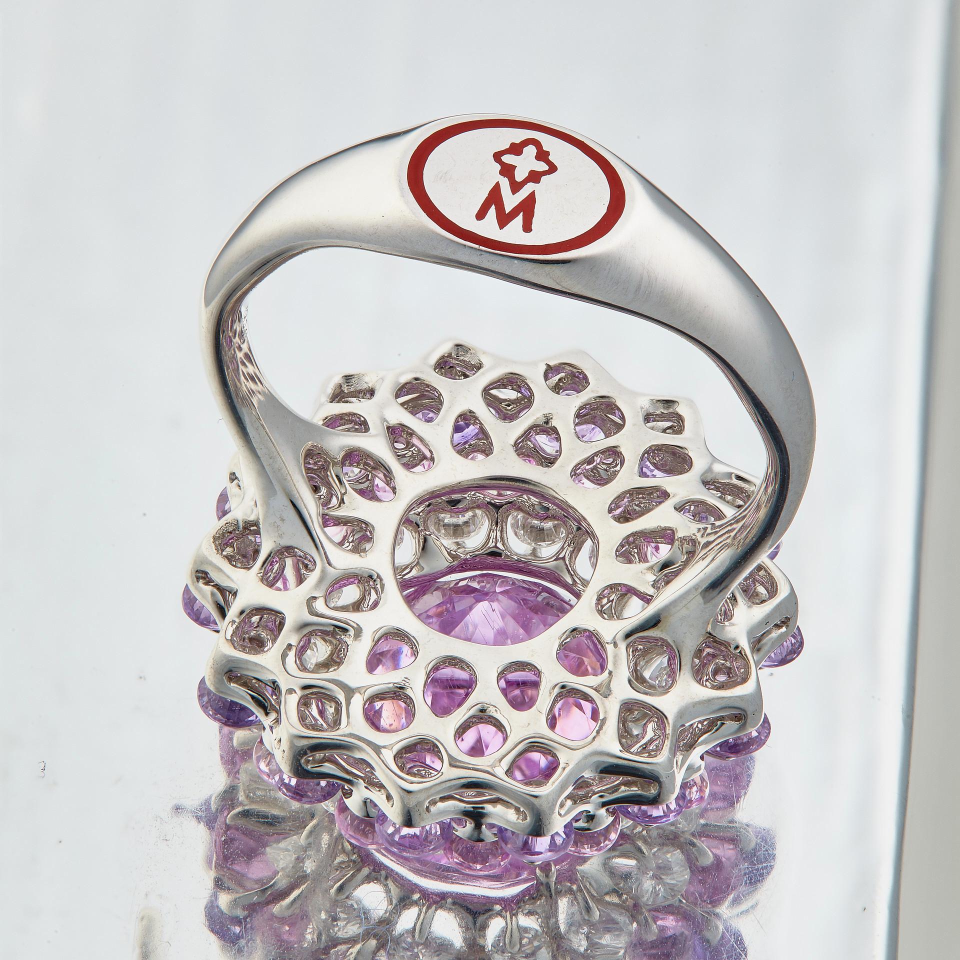 Contemporain MOISEIKIN Bague cocktail en or blanc 18 carats avec kunzite 4 carats, diamants et saphirs en vente