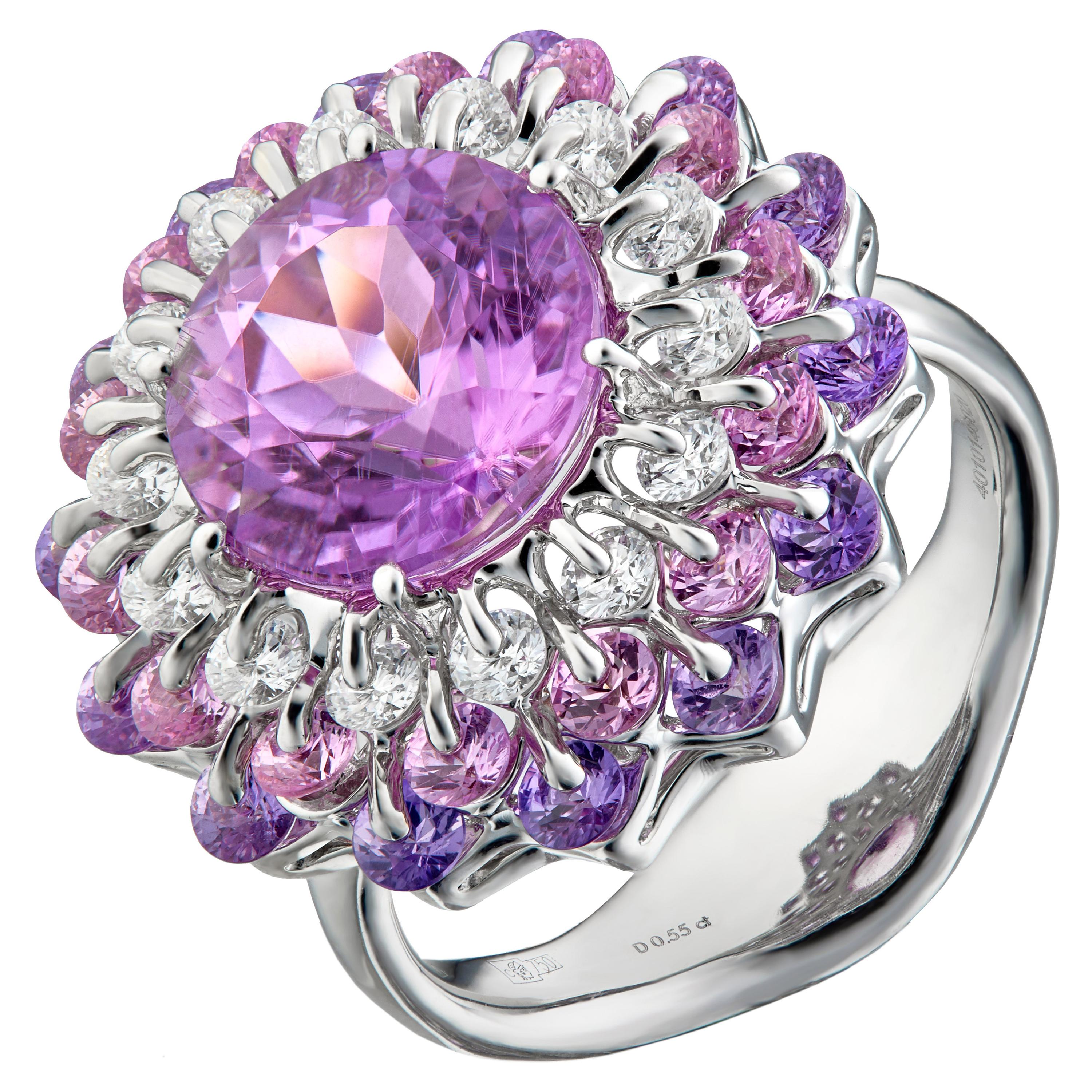 MOISEIKIN Bague cocktail en or blanc 18 carats avec kunzite 4 carats, diamants et saphirs en vente