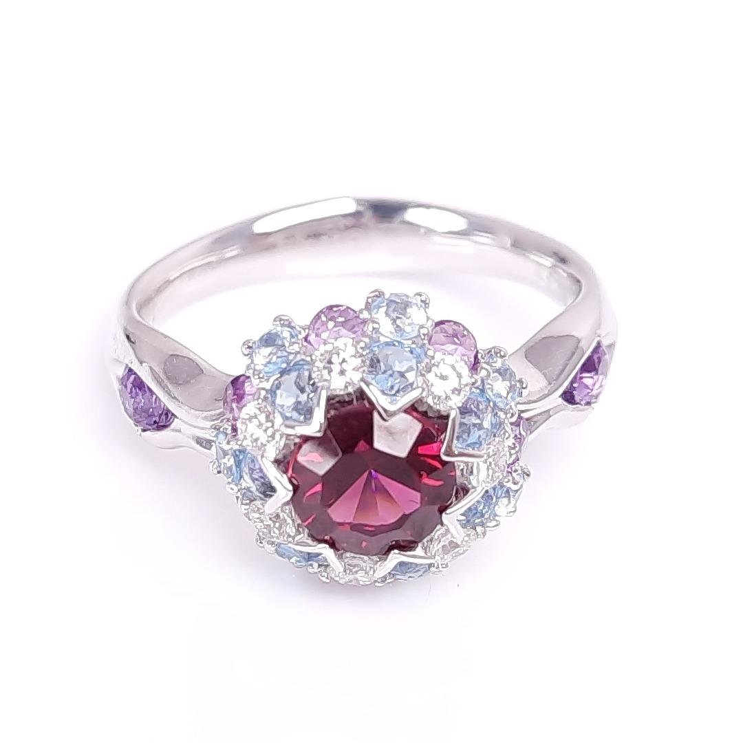 Contemporary MOISEIKIN Diamond Garnet White Gold Ring in Aurora Style  For Sale