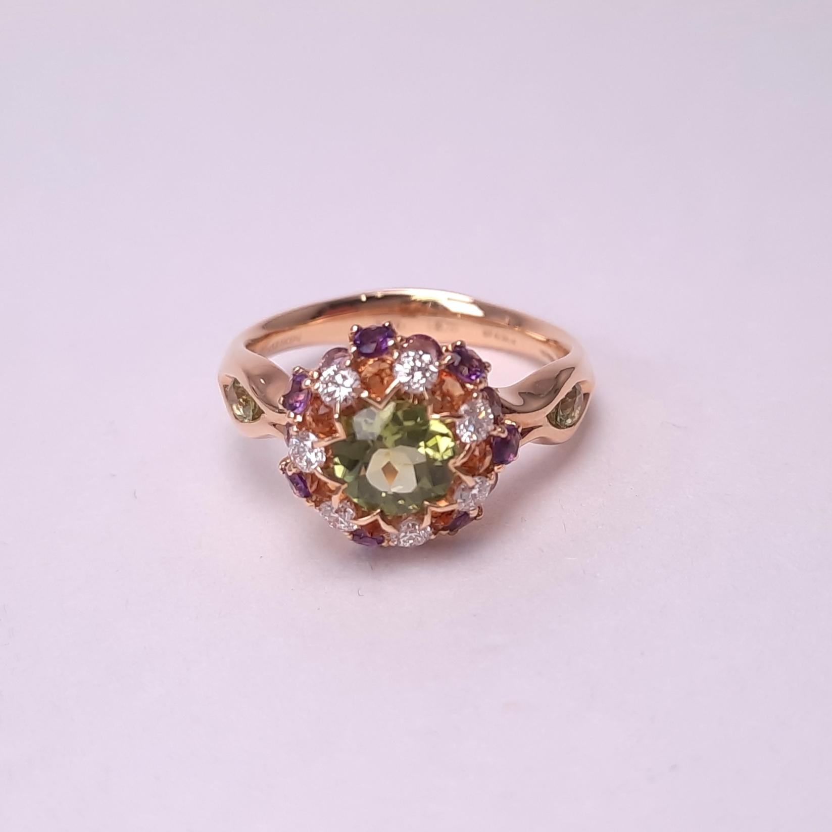 The combination of energetic bright peridot, graceful amethyst, and dazzling diamonds are used in the MOISEIKIN's Aurora collection, elaborating with a creative approach of an upside-down setting. Strictly selected precise stones reflect the light,