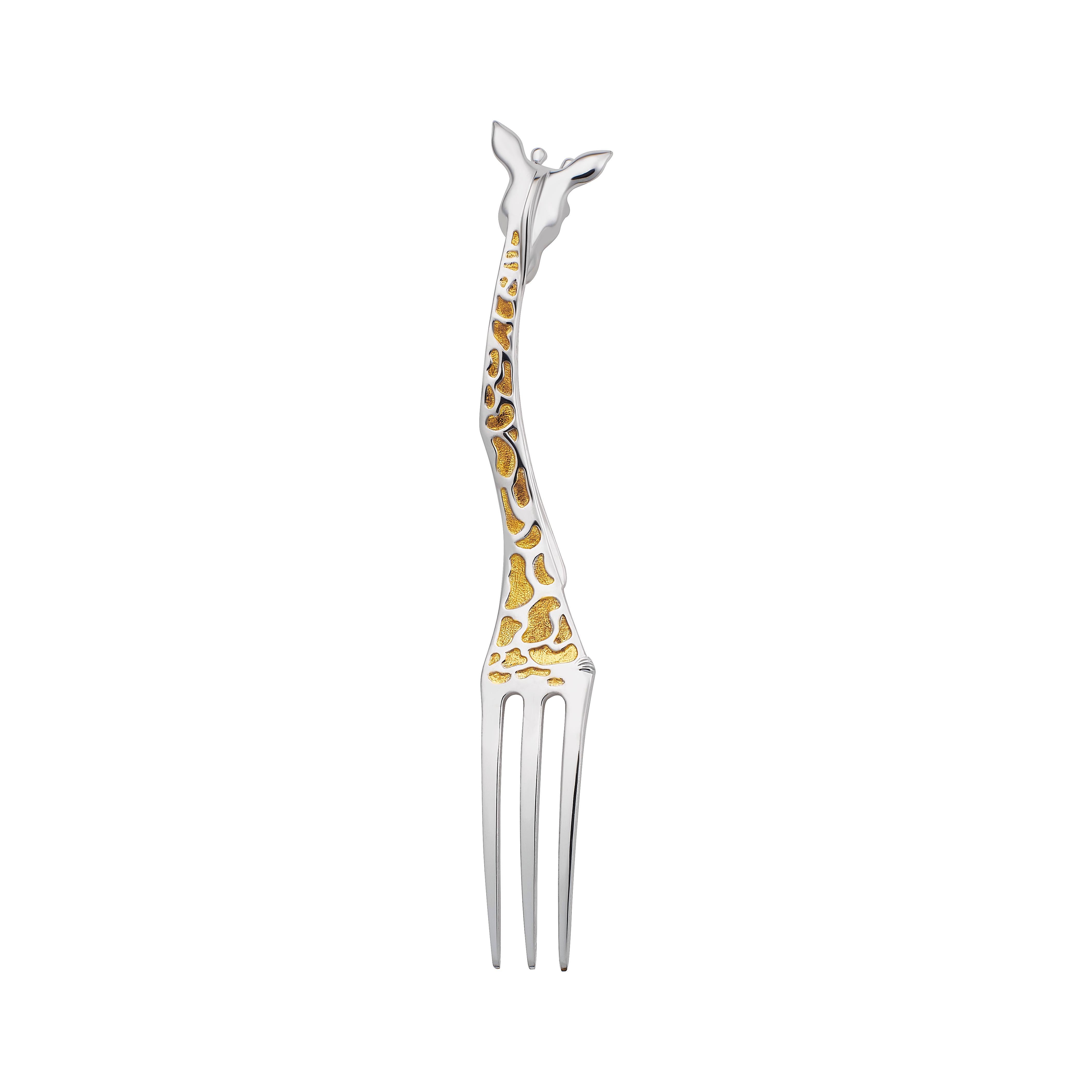 Une adorable et luxueuse fourchette girafe de MOISEIKIN®  est composé de  argent sterling 925 avec indium, rhodium et dorure soignée. L'ajout d'indium permet de préserver l'aspect brillant et la durabilité de l'appareil  une fine couche de métal du