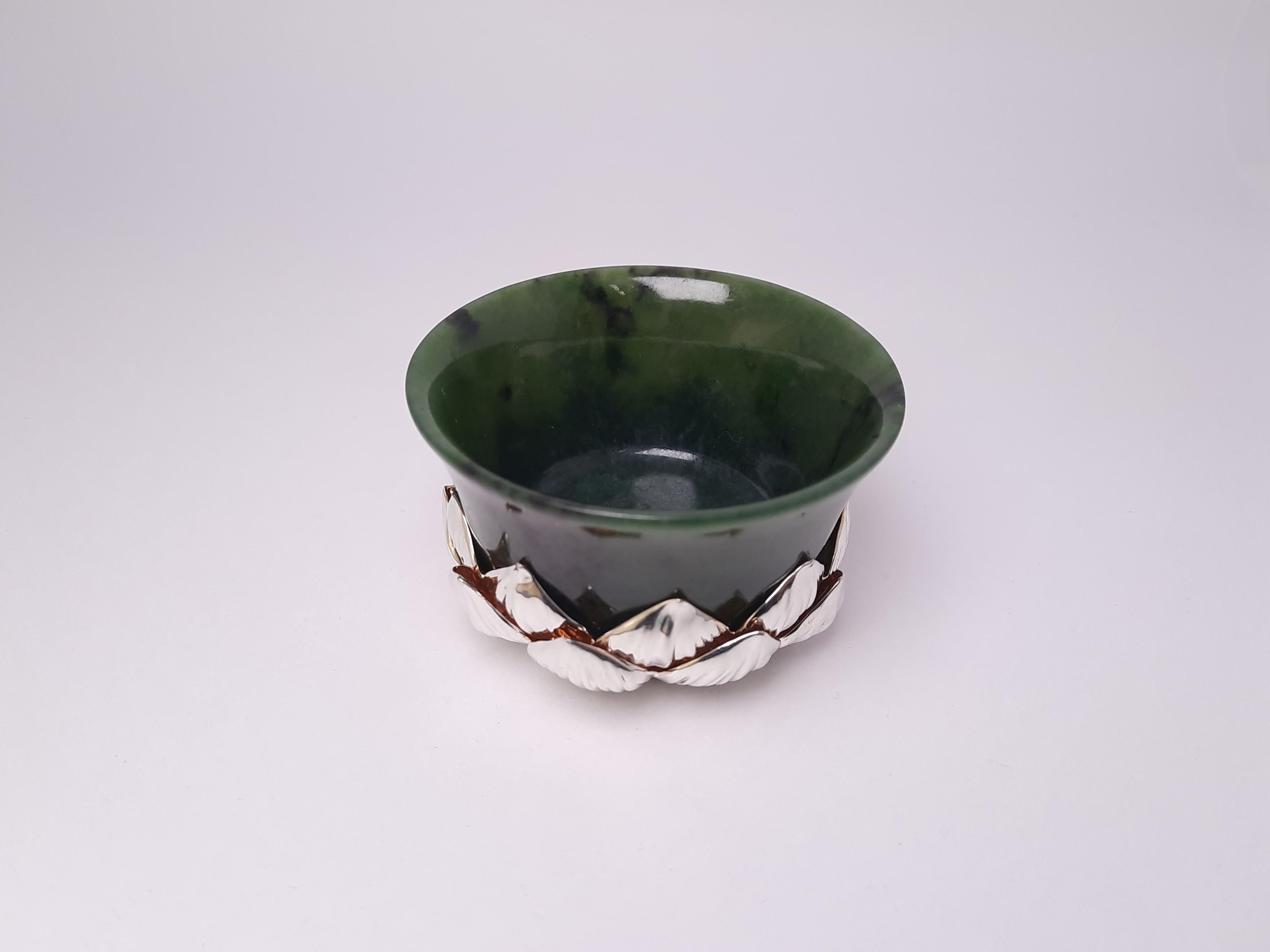 Lotus-Teekanne aus Silber mit Nephrit, MOISEIKIN (Zeitgenössisch) im Angebot