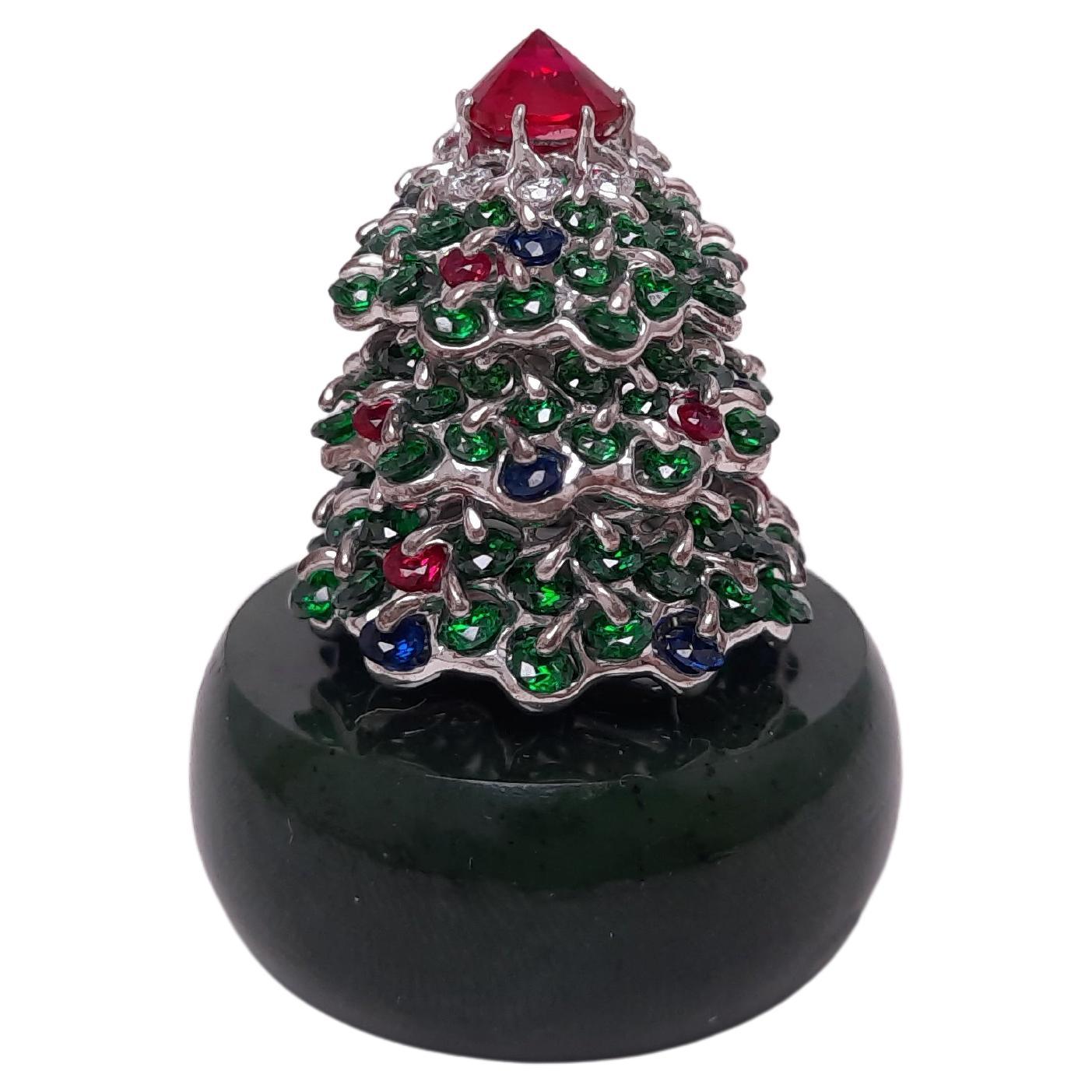 A Christmas tree from MOISEIKIN made of silver and Ural nephrite base shall fill your home with joy and happiness and brighten the coming year!

Interior decoration for the house in the form of a Christmas tree is a special gift for your family and
