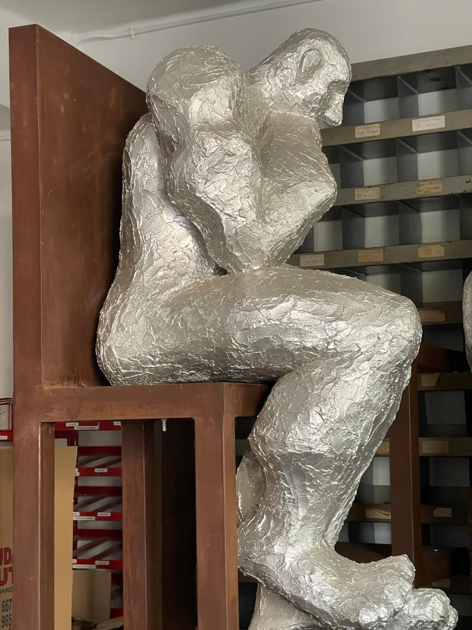 Grande sculpture abstraite pour hommes en métal rouillé brun et résine argentée pour l'intérieur et l'extérieur en vente 8