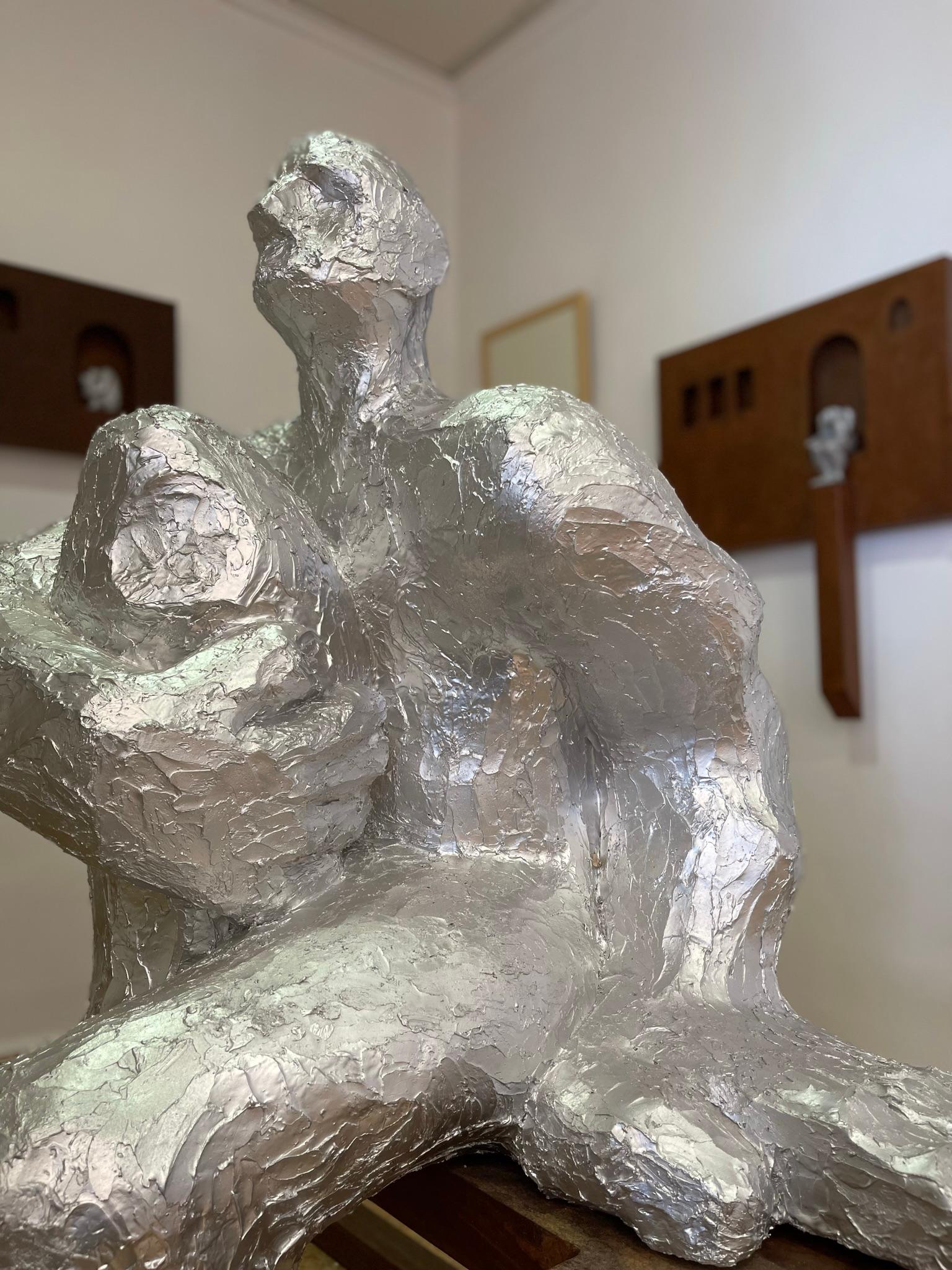 Grande sculpture abstraite en résine argentée pour homme, intérieur/extérieur en vente 2