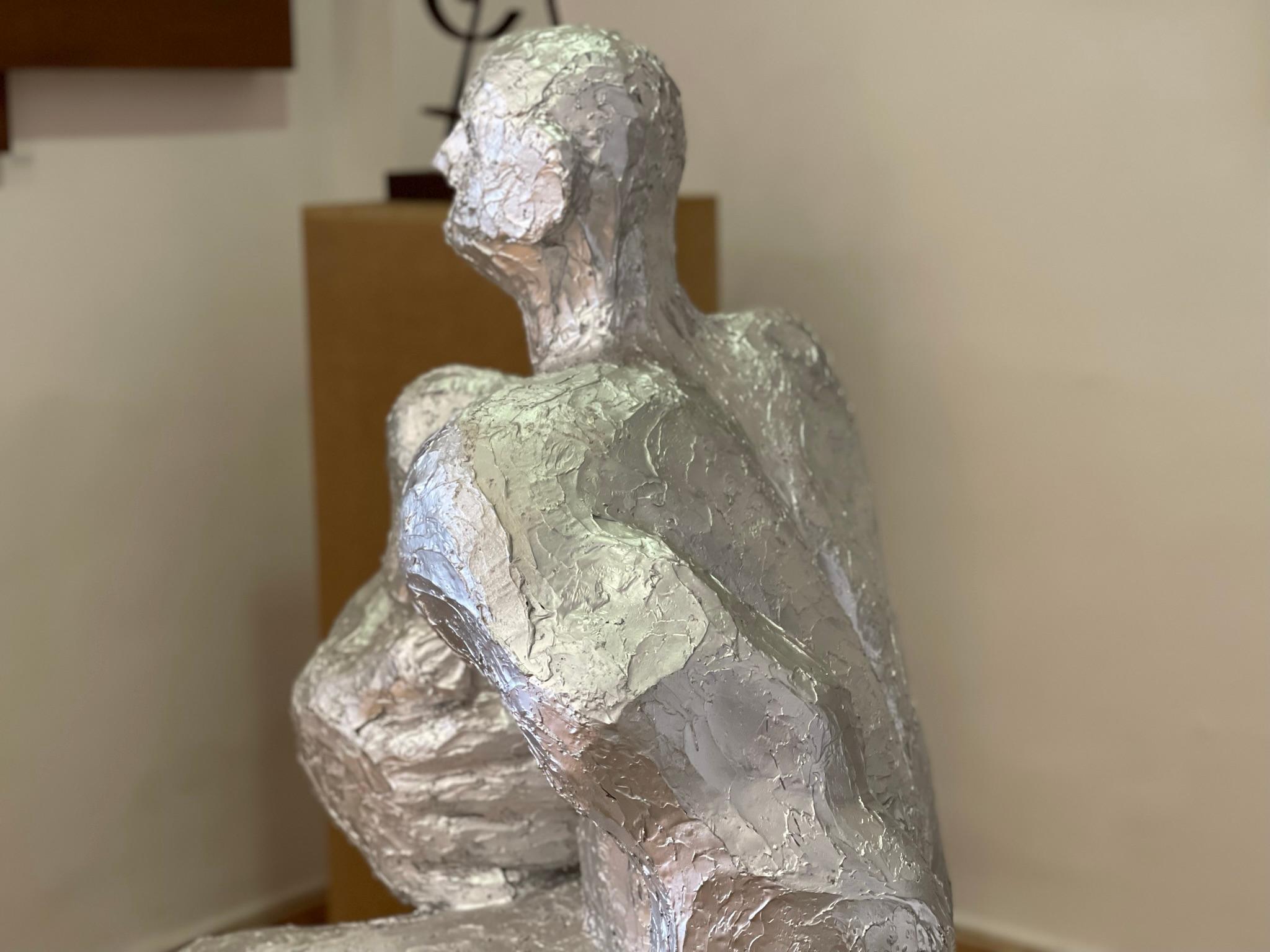 Grande sculpture abstraite en résine argentée pour homme, intérieur/extérieur en vente 3