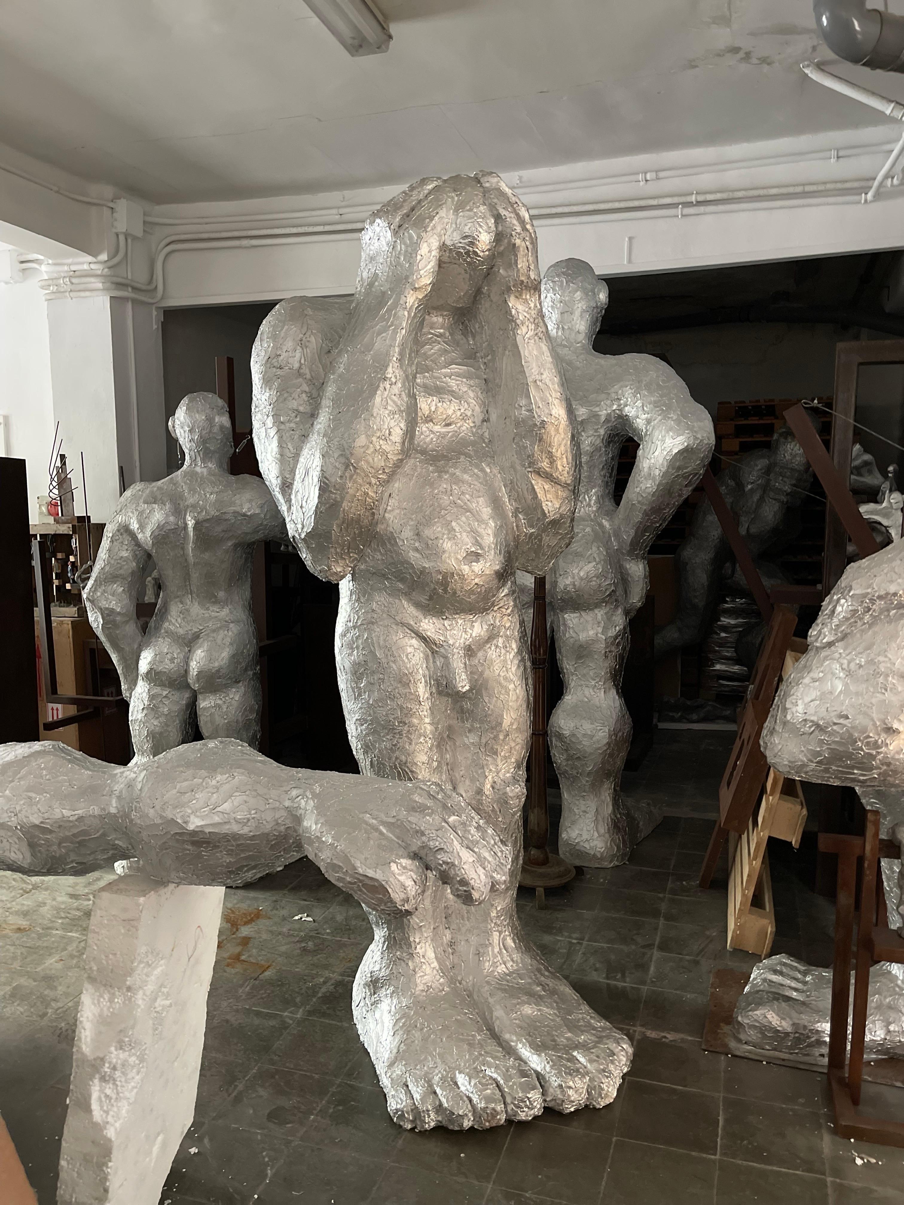 Grande sculpture abstraite en résine argentée pour homme, intérieur/extérieur en vente 6