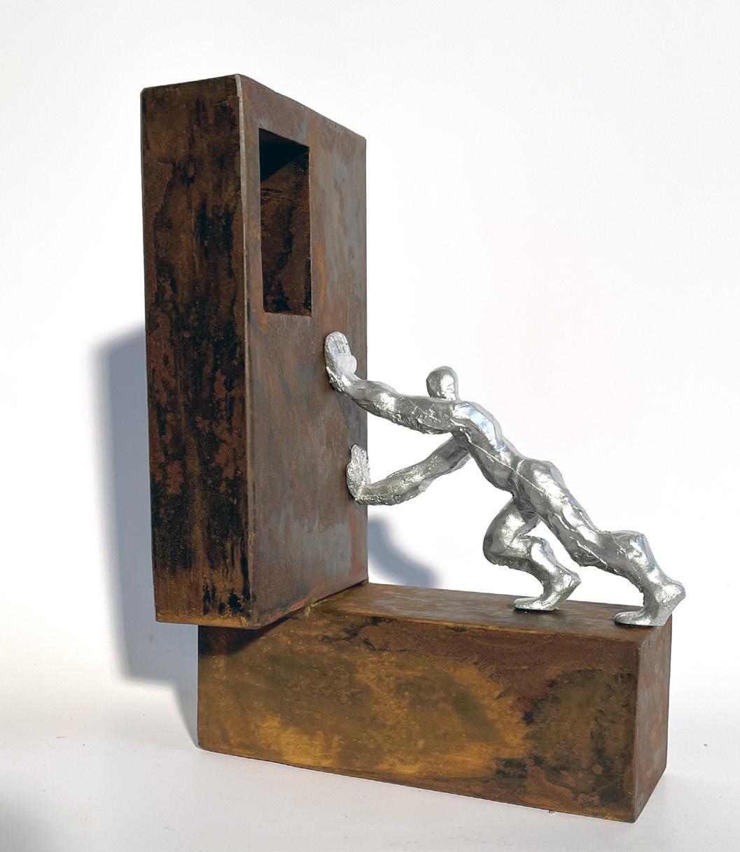 Sculpture abstraite pour hommes en métal rouillé marron et résine argentée  - Art de Moisés Gil