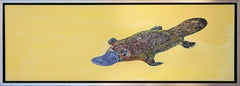 Abstraktes zeitgenössisches Platypus-Gemälde „Platypus“ auf gelbem Hintergrund
