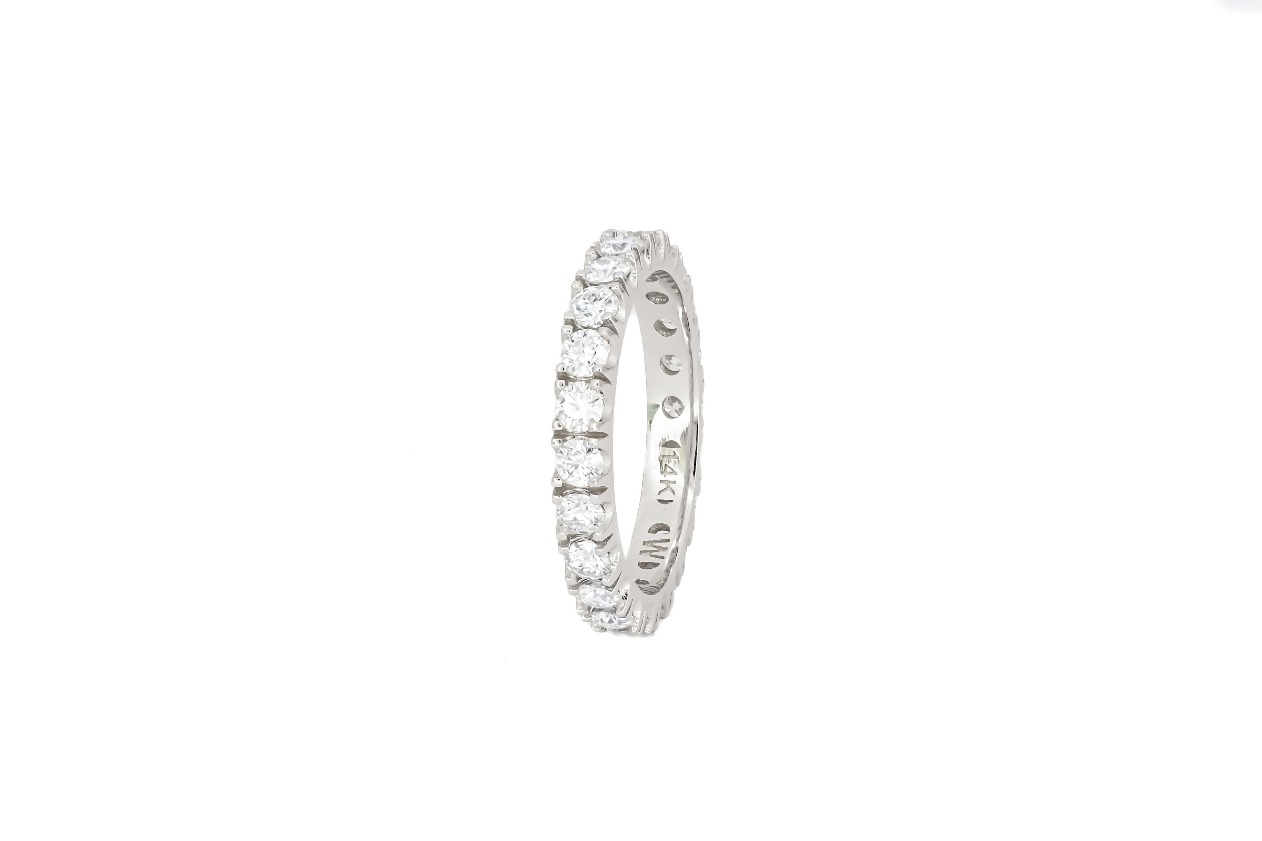 in vendita:  Anello dell'eternità in moissanite in oro 14k 2