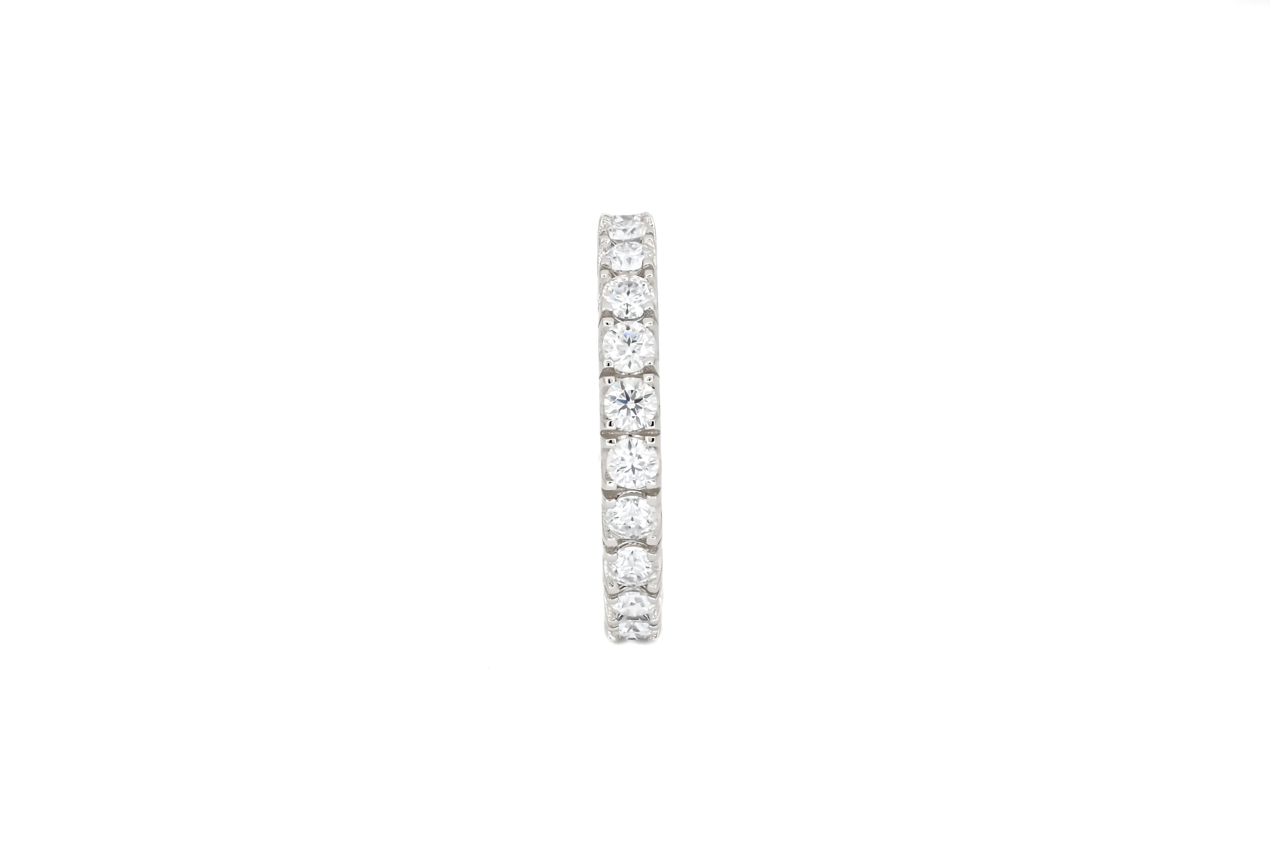 in vendita:  Anello dell'eternità in moissanite in oro 14k 3