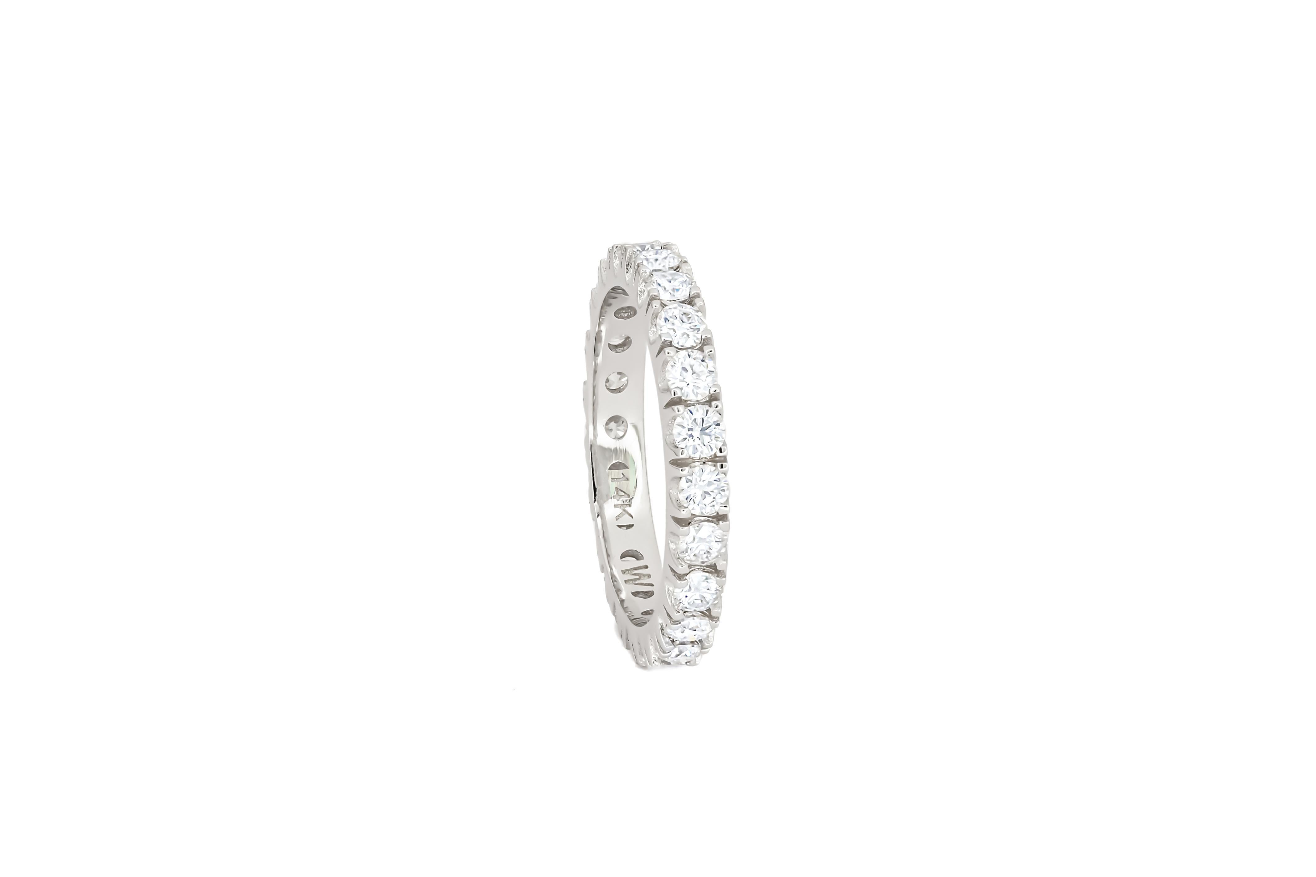 in vendita:  Anello dell'eternità in moissanite in oro 14k 4