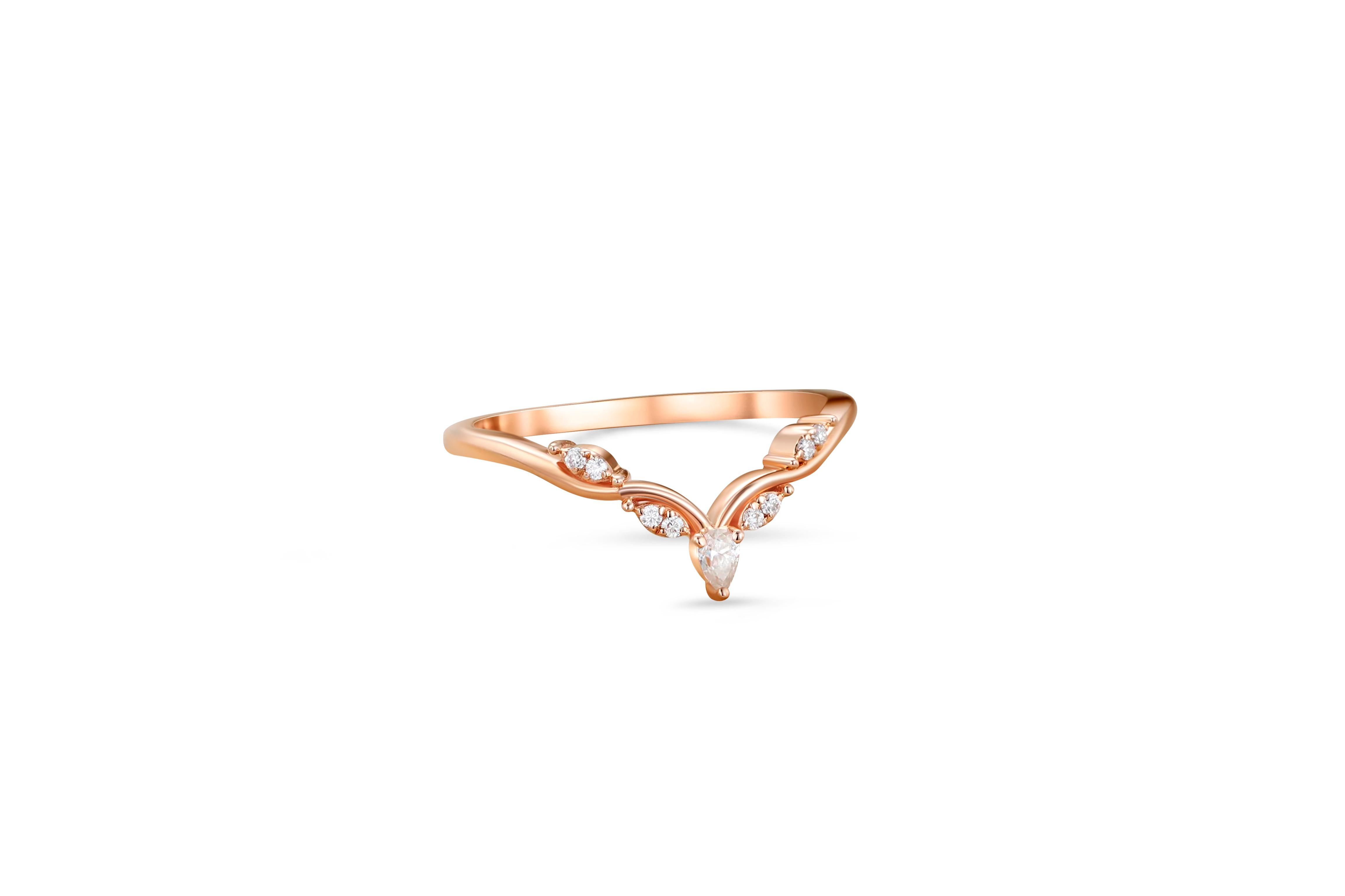 Modern Moissanite Chevron 14k gold wedding band. For Sale