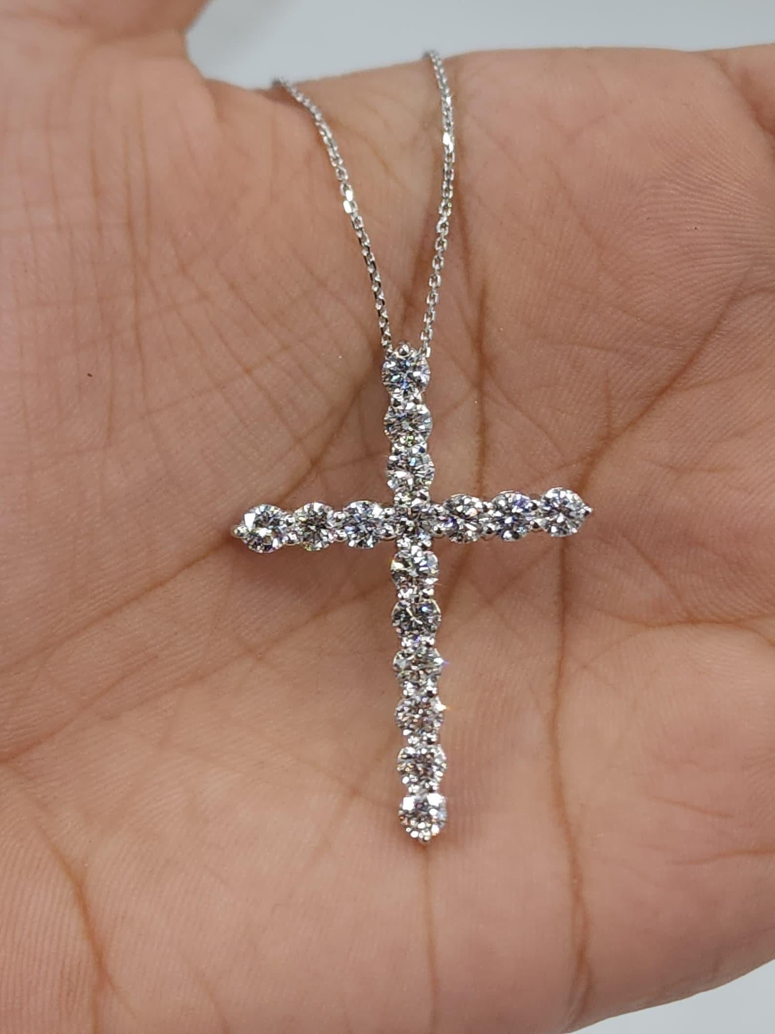  Moissanite Cross Necklace 925 Sterling Silver Unisex Pendant Necklace Gift.

Main Stone 
Moissanite 
Material 
925 Sterling Silver, Gemstone 

Pendant Size: 34.30 (1.35 inches) x 24.50mm (0.964 inches) x 3.15mm (0.124 inch)
Metal Weight: 2.85