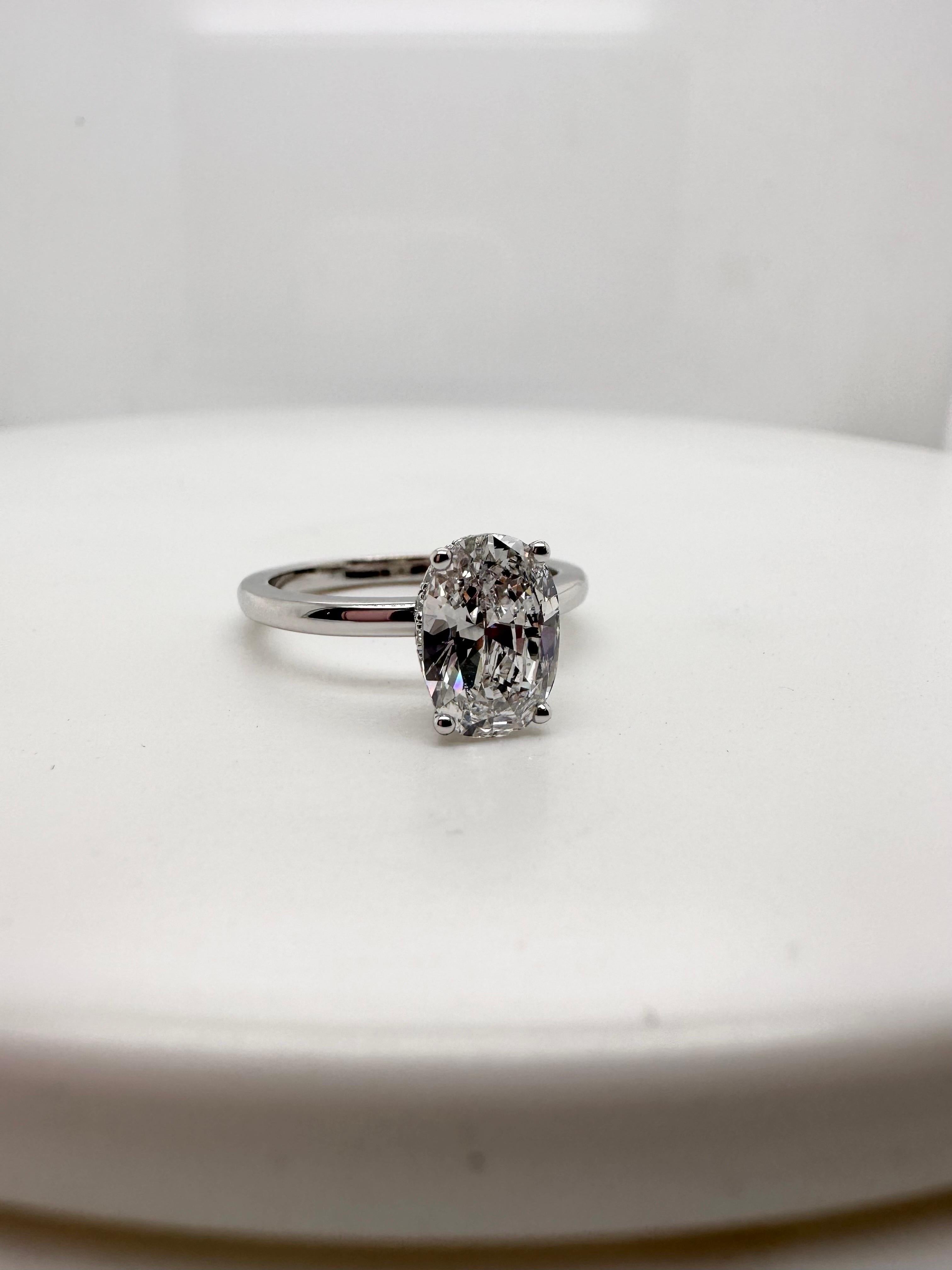 Moissanite diamond ring 18KT gold oval minimalist engagement diamond ring  For Sale 2