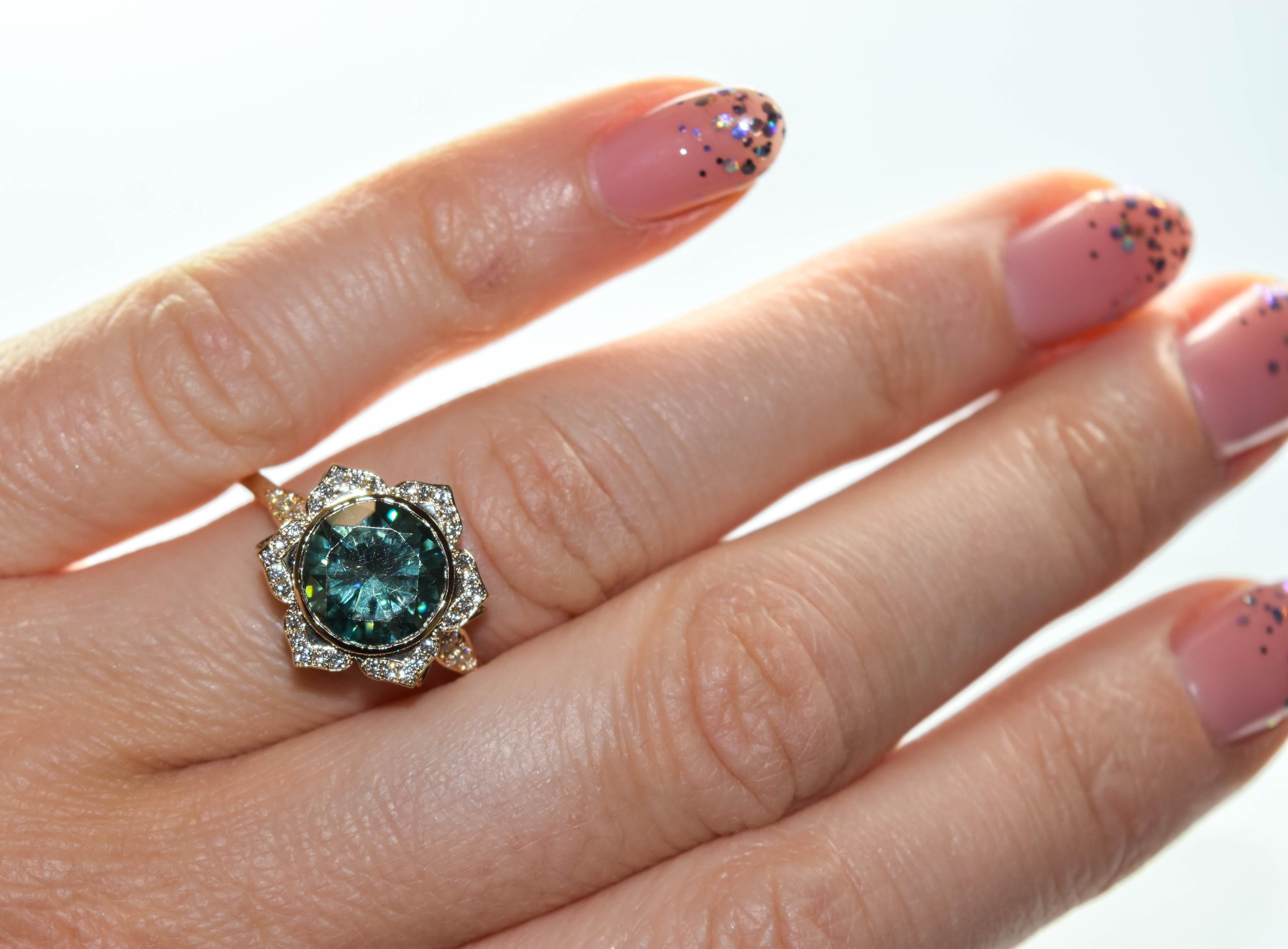 Moissanite Diamond Sunflower ring 14 Karat gold designer ring Floral ring en vente 1