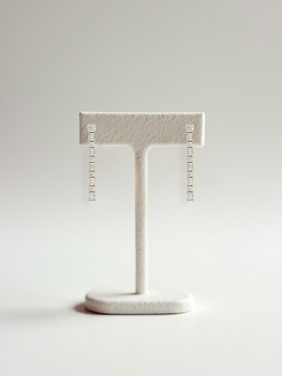 Modern Moissanite drop earrings studs in 14k gold For Sale